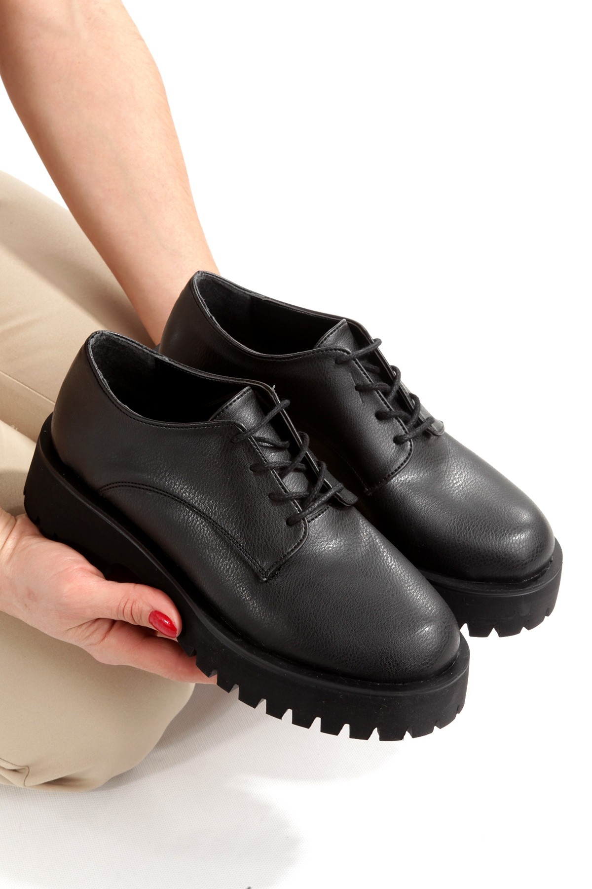 Siyah Mat Bağcıklı Hafif Kalın Tabanlı Oxford Kadın Ayakkabı Loetse - Görsel 2