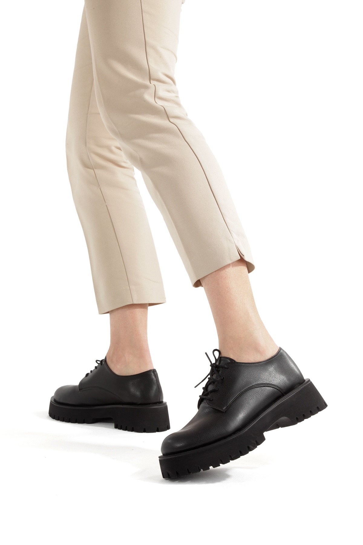 Siyah Mat Bağcıklı Hafif Kalın Tabanlı Oxford Kadın Ayakkabı Loetse - Görsel 3