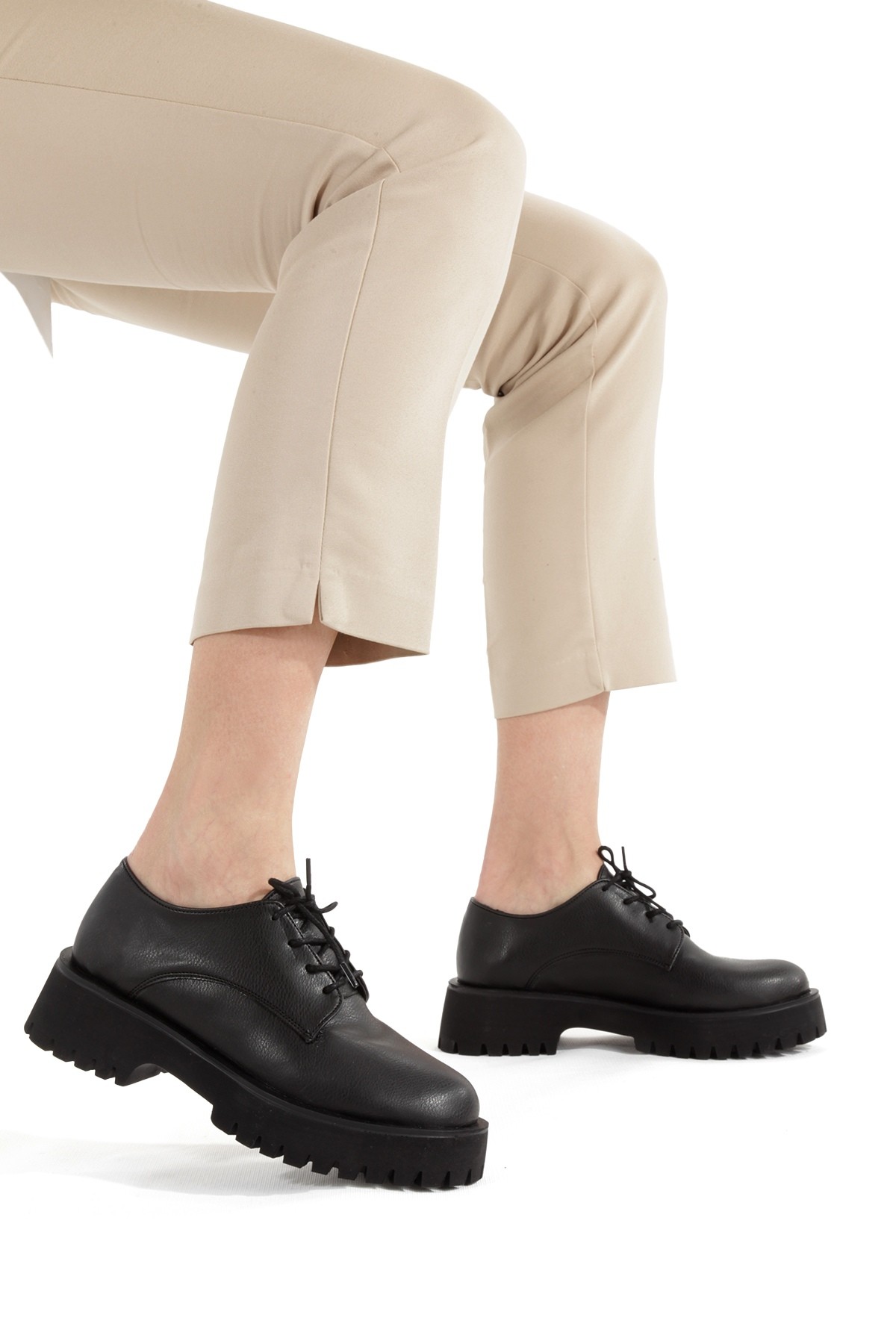 Siyah Mat Bağcıklı Hafif Kalın Tabanlı Oxford Kadın Ayakkabı Loetse - Görsel 7