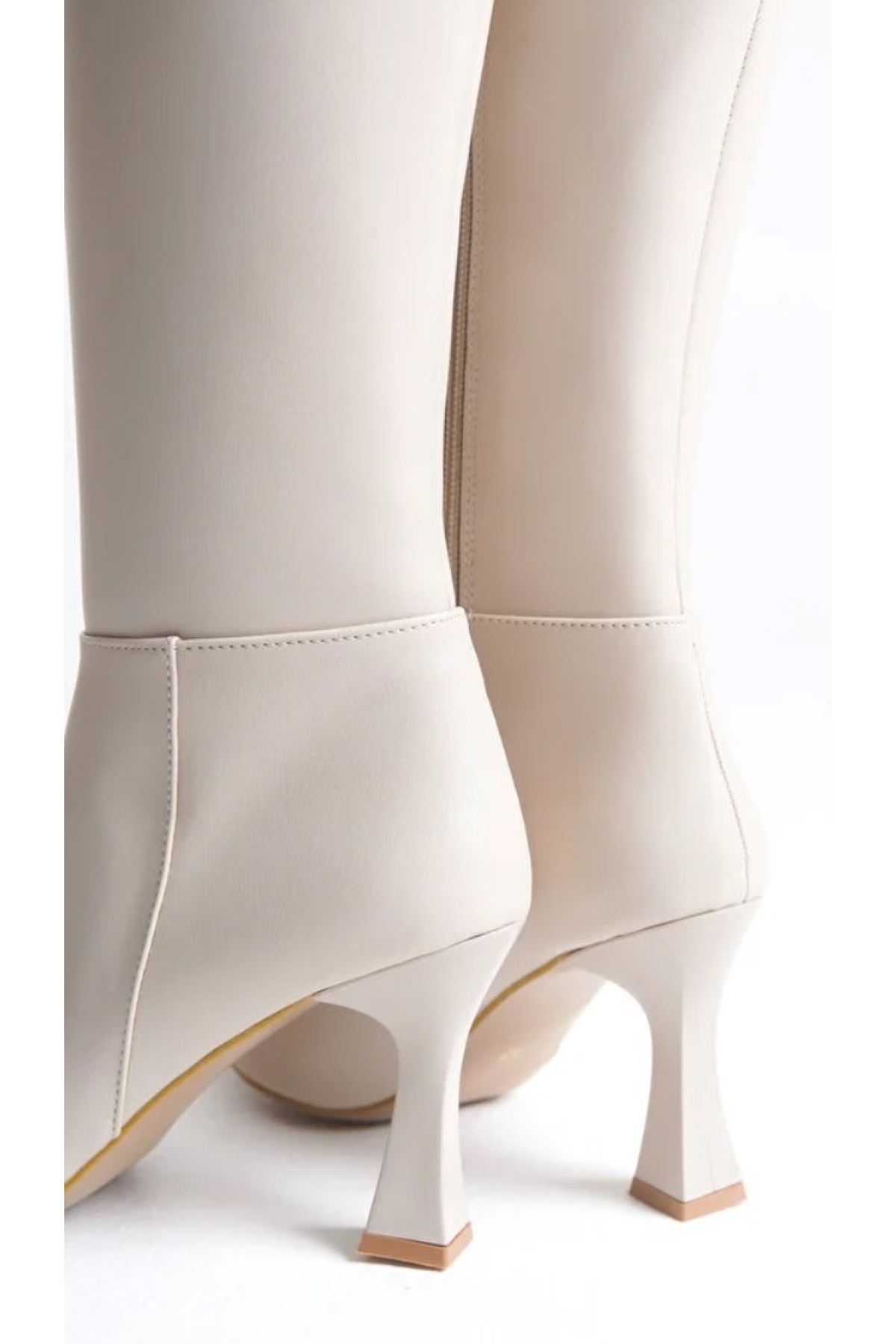 Diz Altı Topuklu Sivri Burun Kadın Çizme - Görsel 5