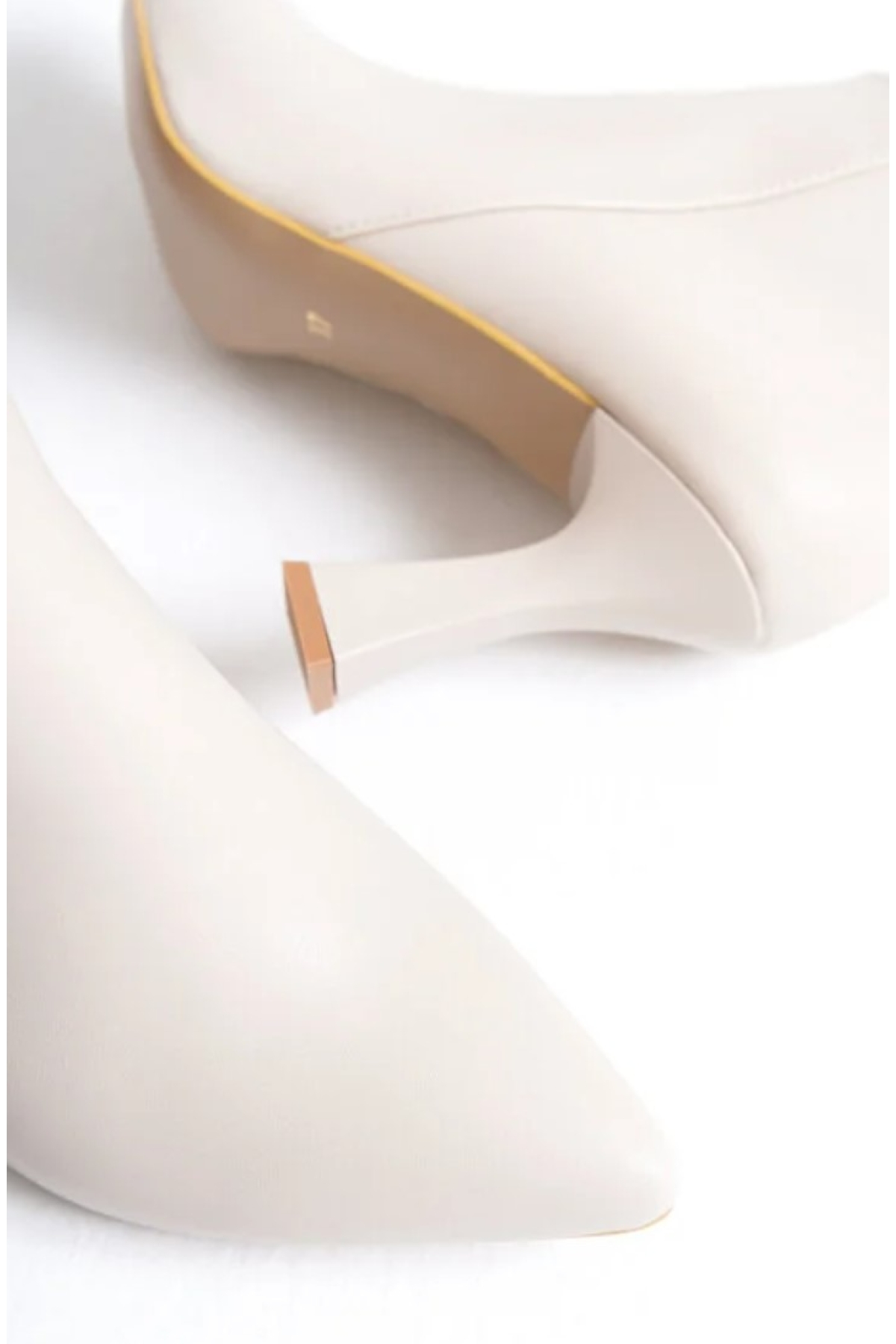 Diz Altı Topuklu Sivri Burun Kadın Çizme - Görsel 7