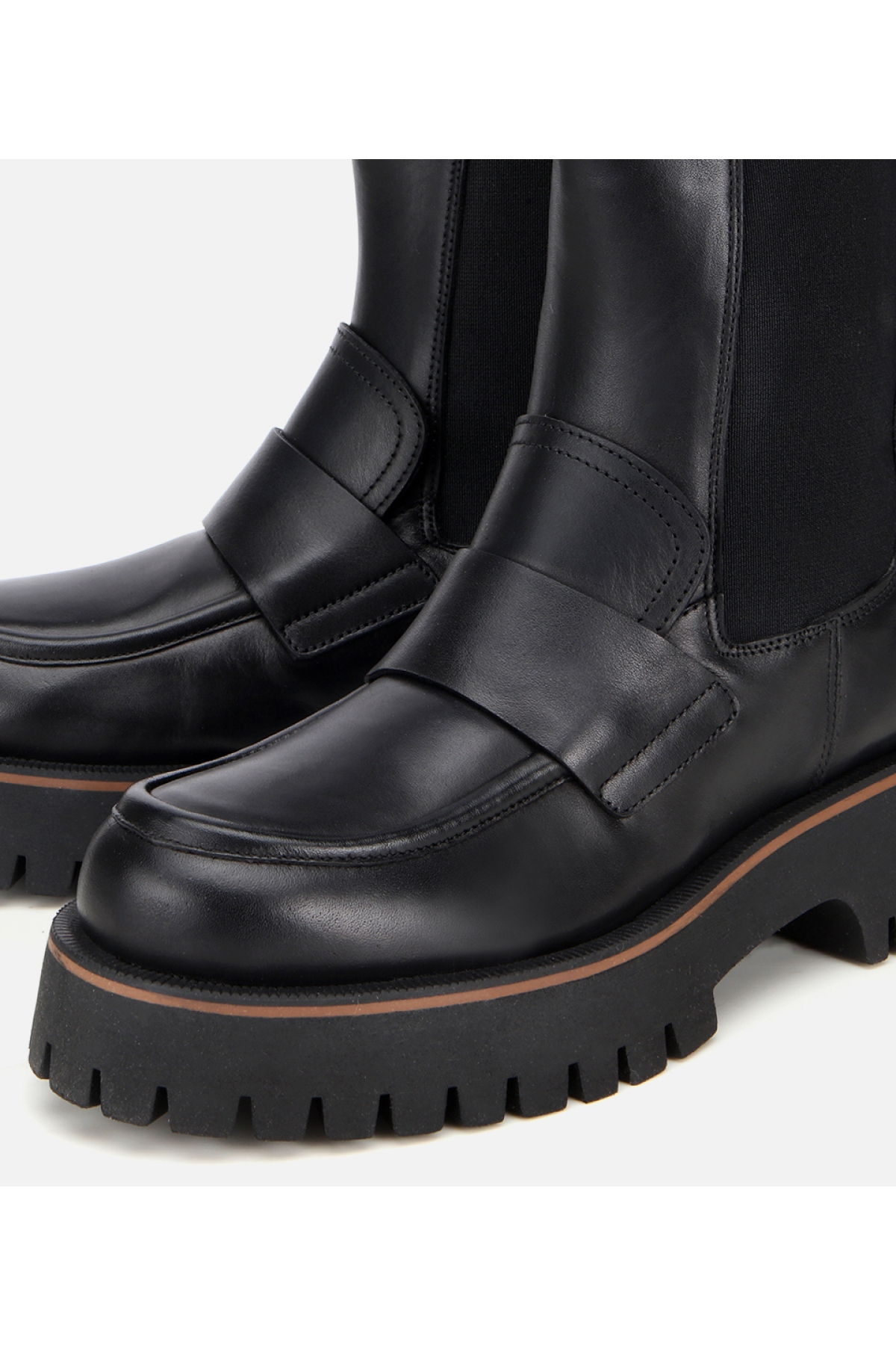 Kadın Deri Siyah Lastik Detaylı Bantlı Düz Bot - Görsel 4
