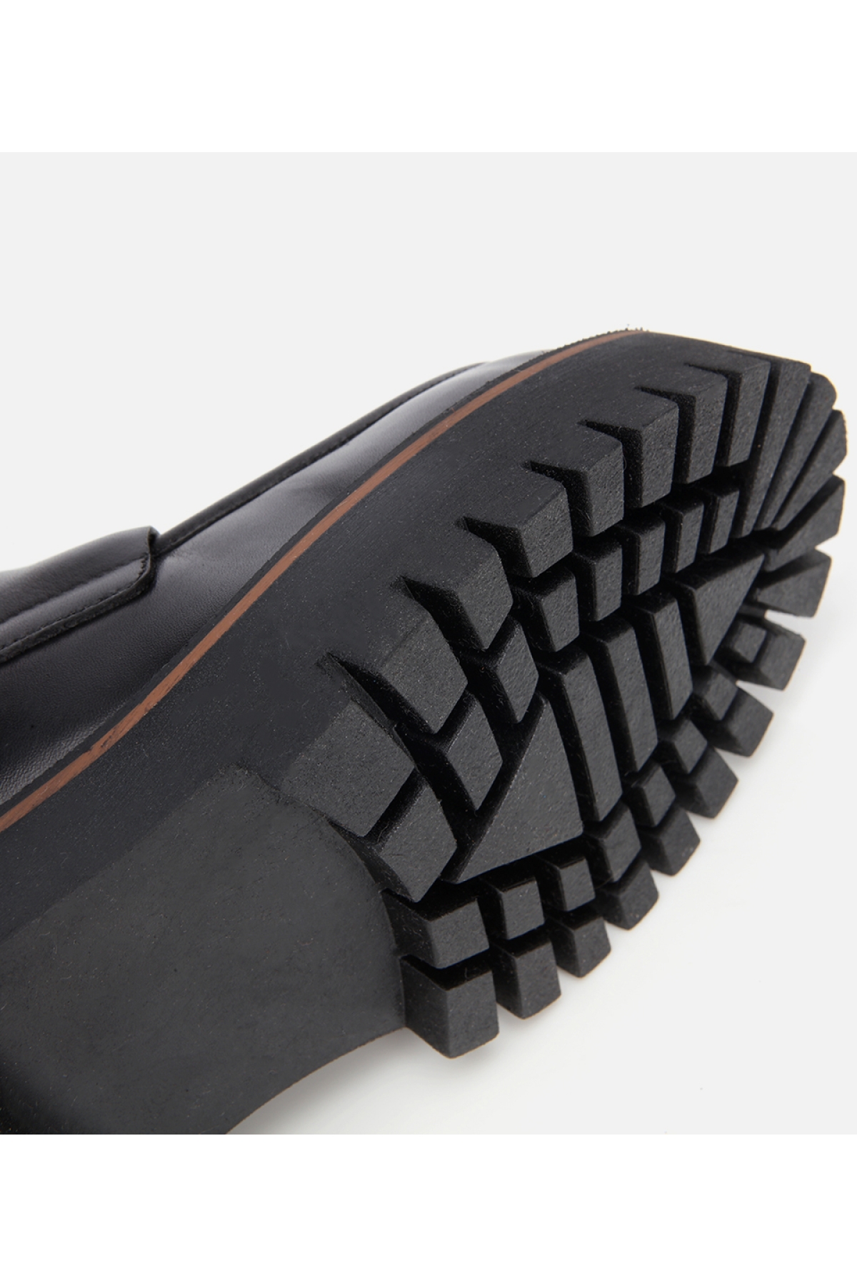 Kadın Deri Siyah Lastik Detaylı Bantlı Düz Bot - Görsel 8