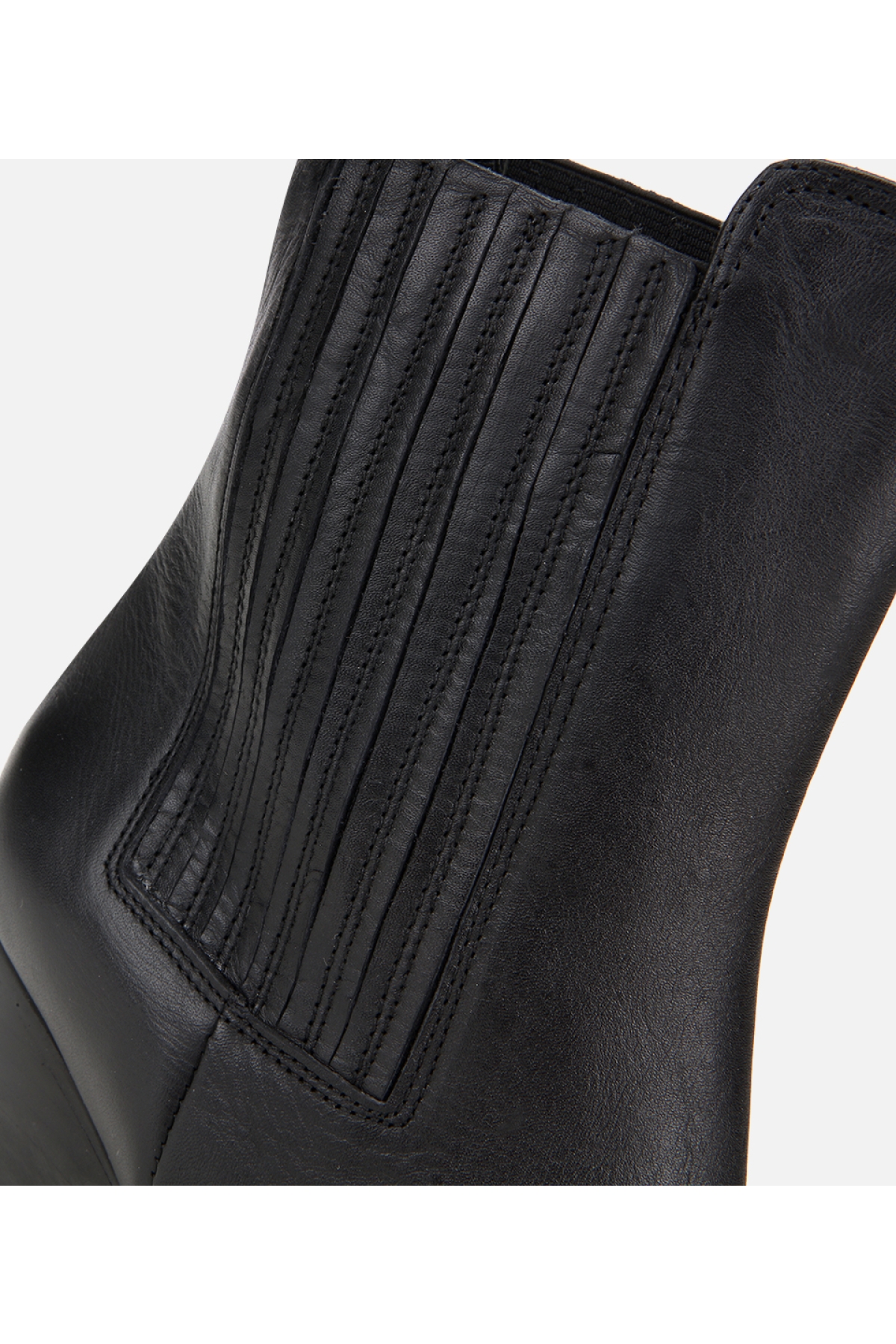 Kadın Deri Siyah Lastik Detaylı Sivri Burunlu Topuklu Bot - Görsel 6