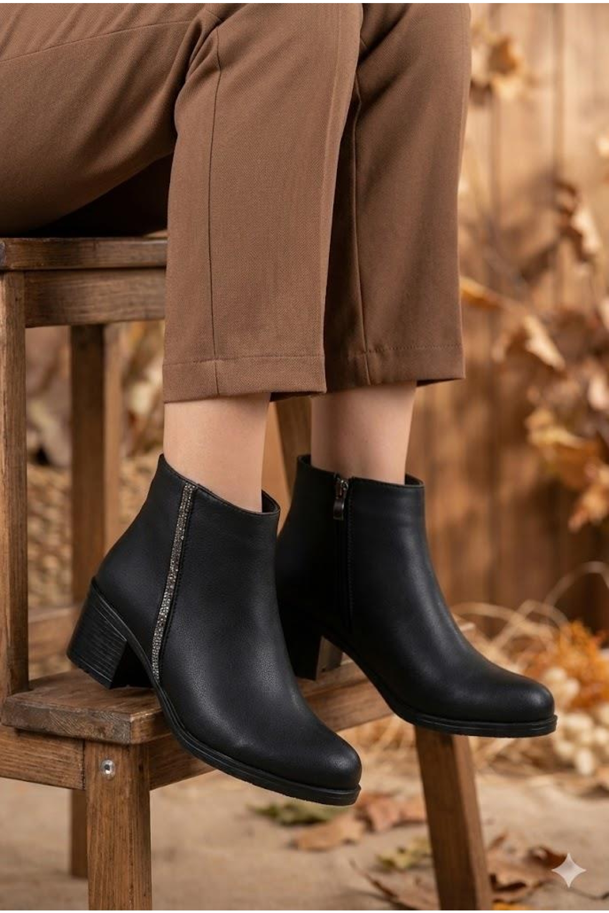30642 Rahat Taş Detaylı 5 Cm Topuk Yüksekliği Sıcak Astar Kadın Bot - Görsel 2