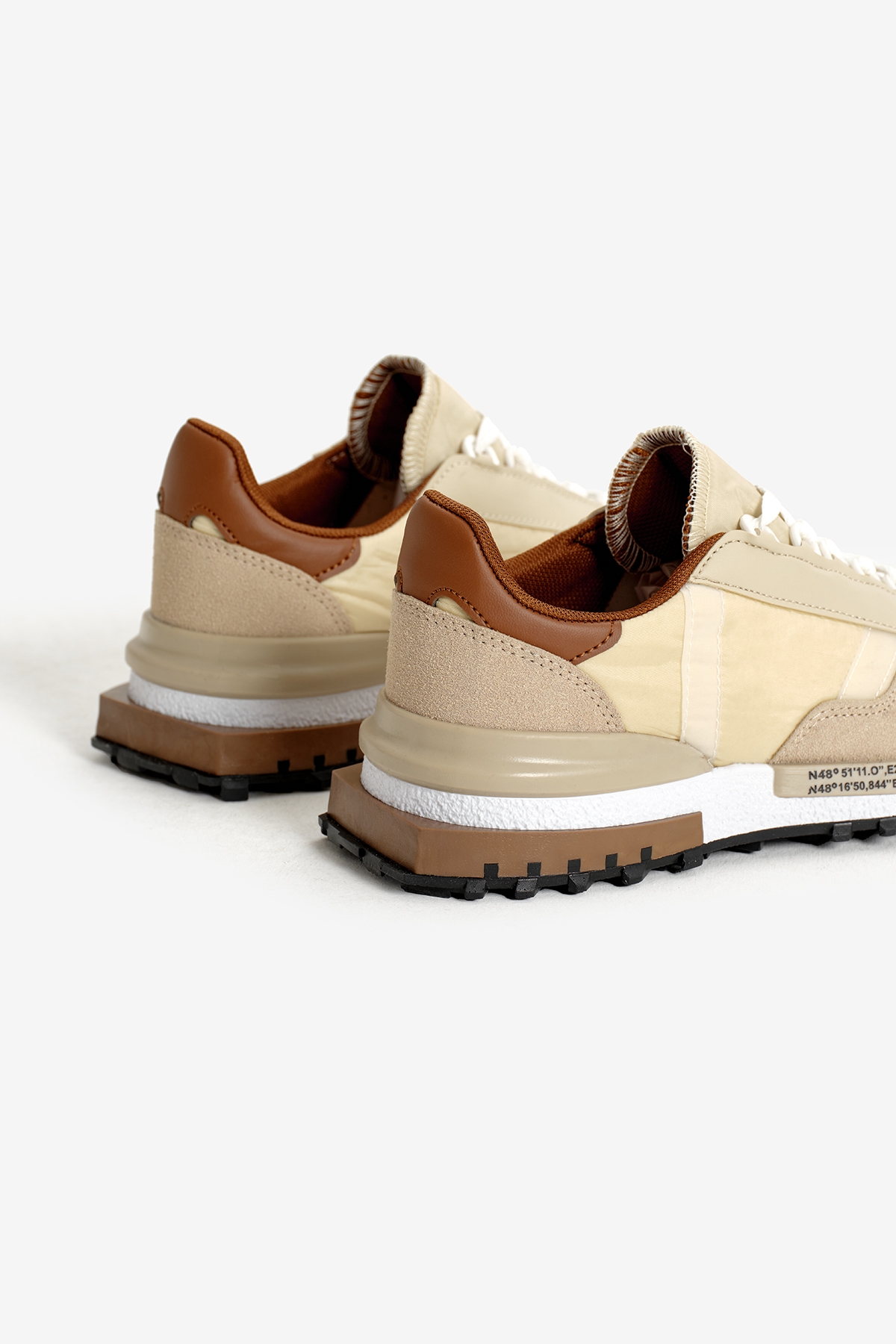 Unisex Bej Kahve Kalın Termo Taban Yazı Detaylı Retro Stil Günlük Spor Ayakkabı - Görsel 4
