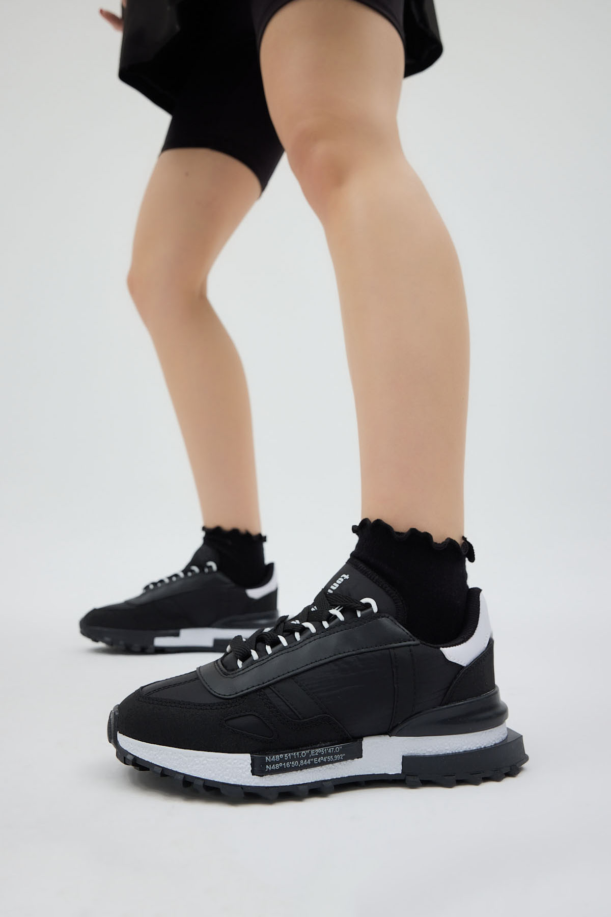 Unisex Siyah Beyaz Kalın Termo Taban Yazı Detaylı Retro Stil Günlük Spor Ayakkabı - Görsel 3