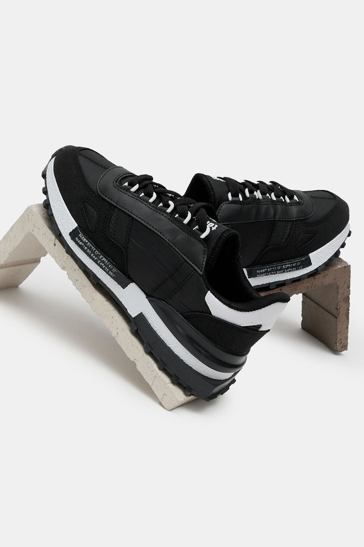 Unisex Siyah Beyaz Kalın Termo Taban Yazı Detaylı Retro Stil Günlük Spor Ayakkabı - Görsel 4