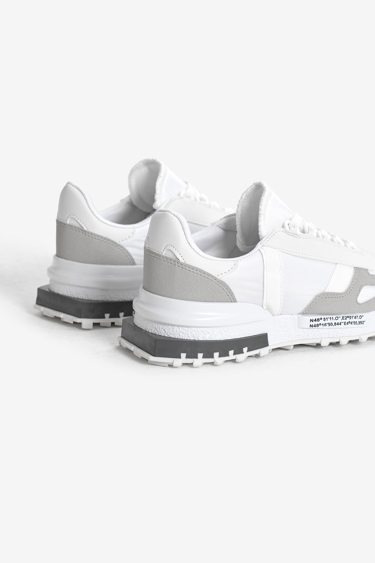 Unisex Beyaz Gri Kalın Termo Taban Yazı Detaylı Retro Stil Günlük Spor Ayakkabı - Görsel 5