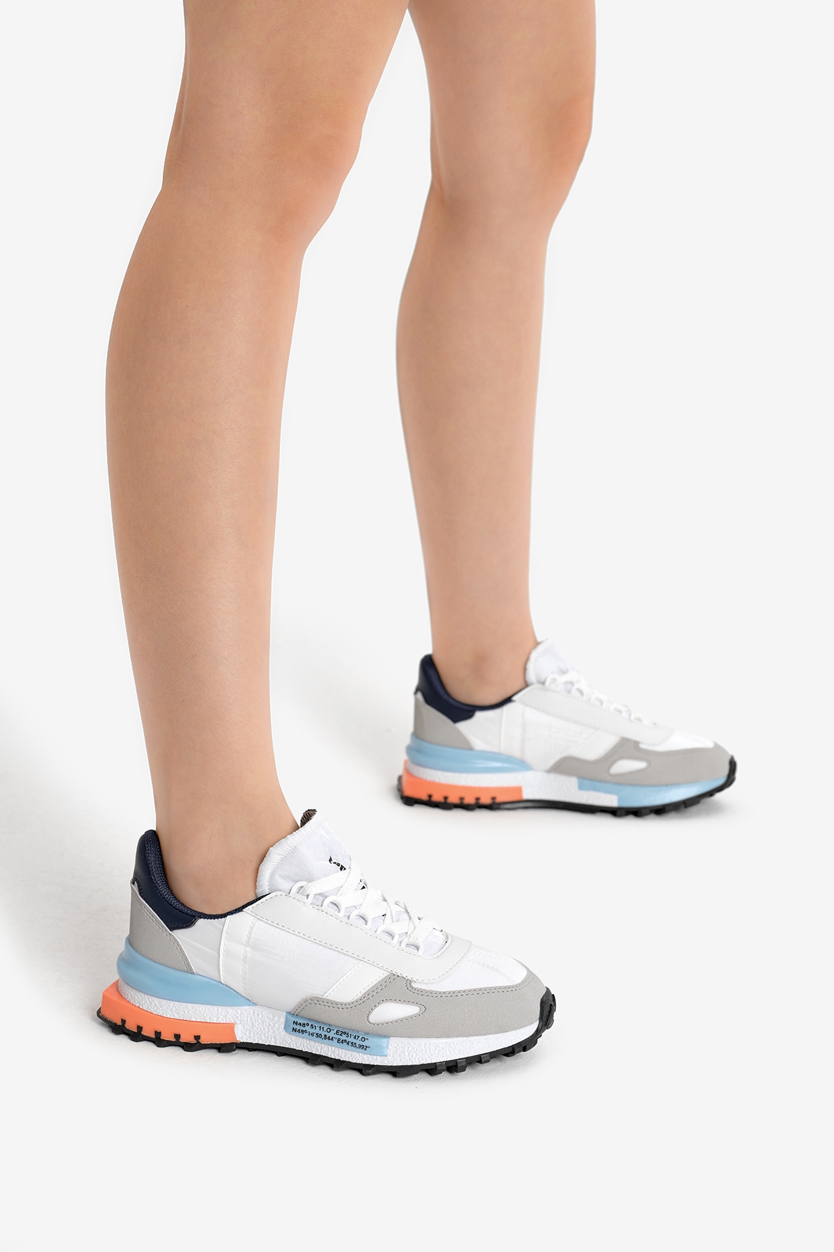 Unisex Beyaz Mavi Kalın Termo Taban Yazı Detaylı Retro Stil Günlük Spor Ayakkabı - Görsel 3
