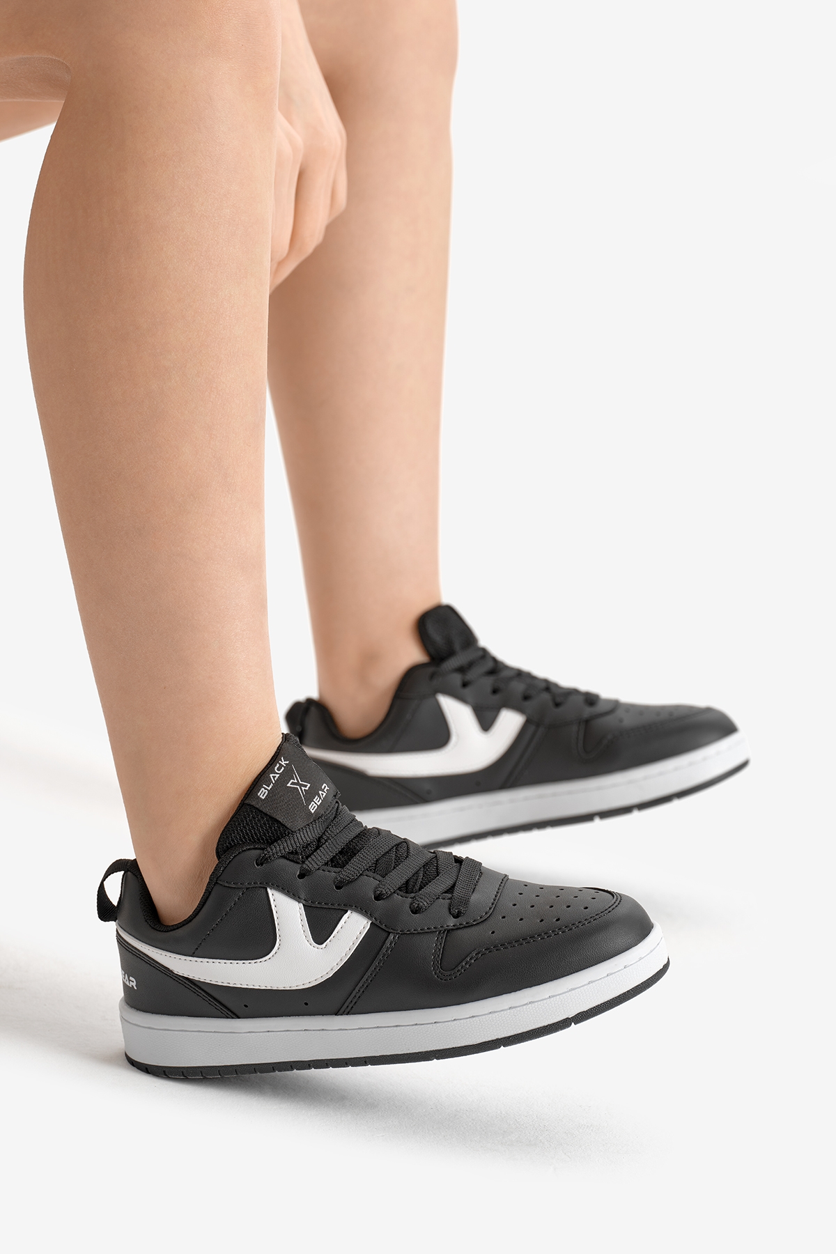 Kadın Siyah Beyaz Termo Taban Şerit Detaylı Bağcıklı Spor Ayakkabı - Görsel 2