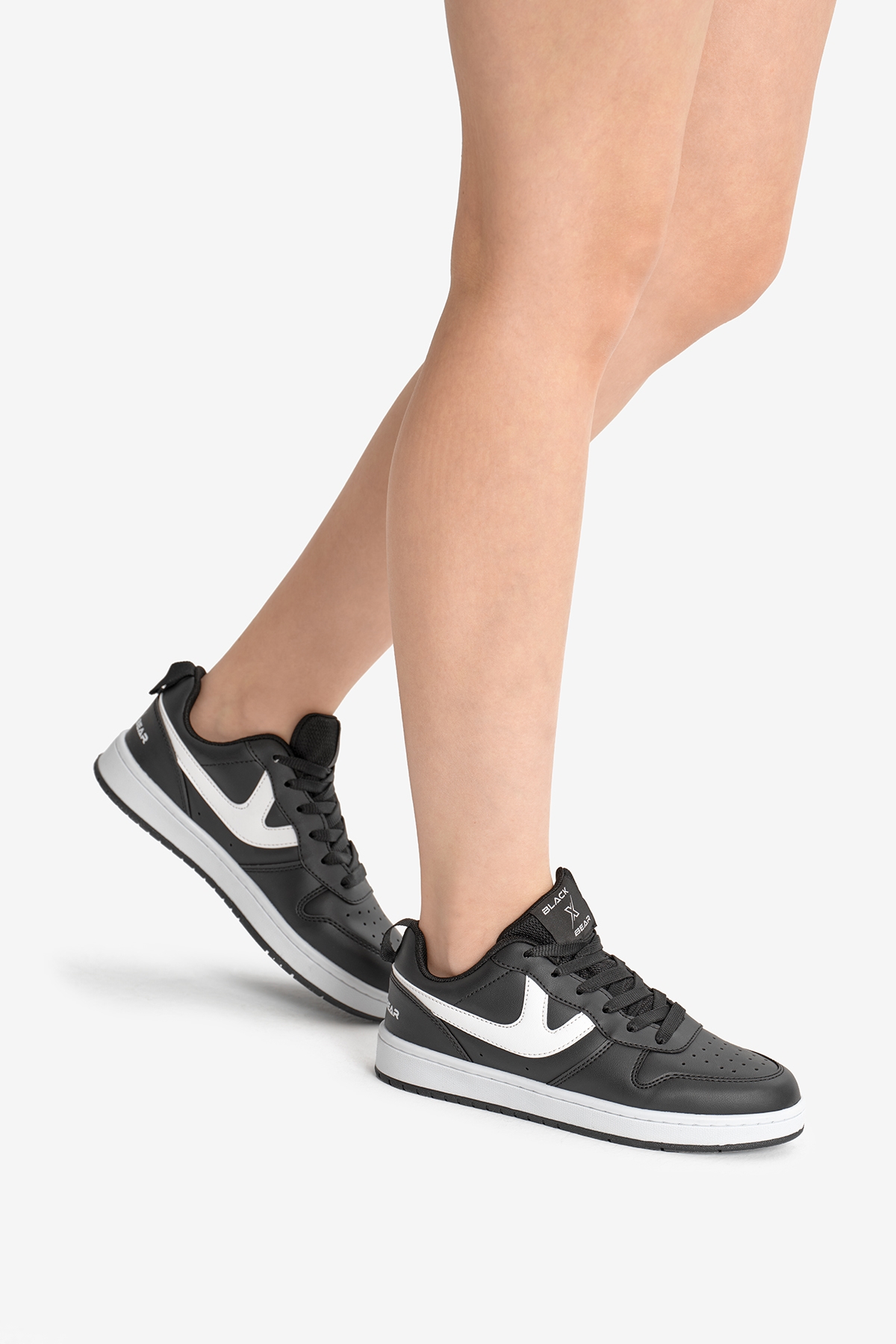 Kadın Siyah Beyaz Termo Taban Şerit Detaylı Bağcıklı Spor Ayakkabı - Görsel 3