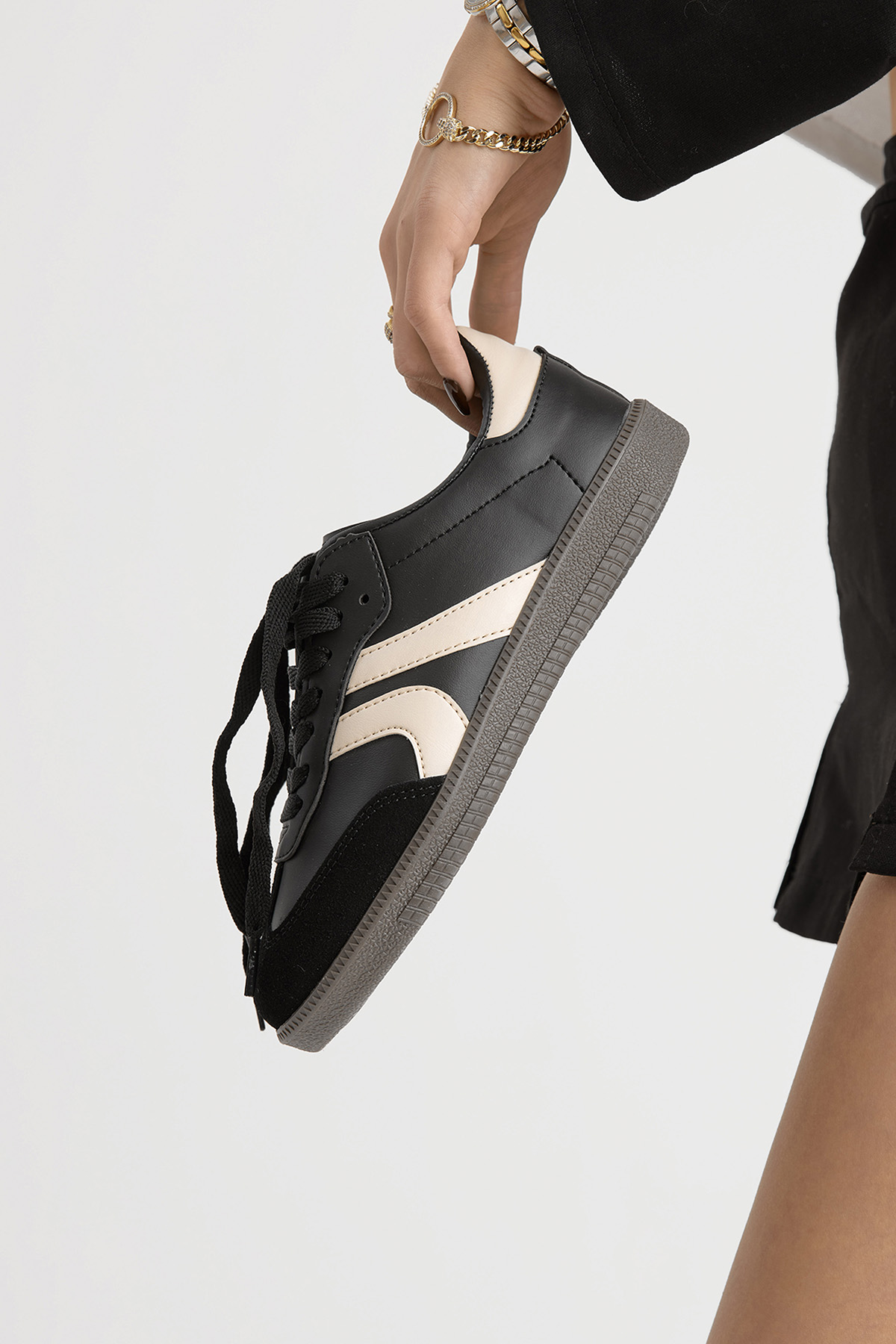 Kadın Siyah Bej Termo Taban Yanı Şeritli Bağcıklı Spor Ayakkabı - Görsel 3