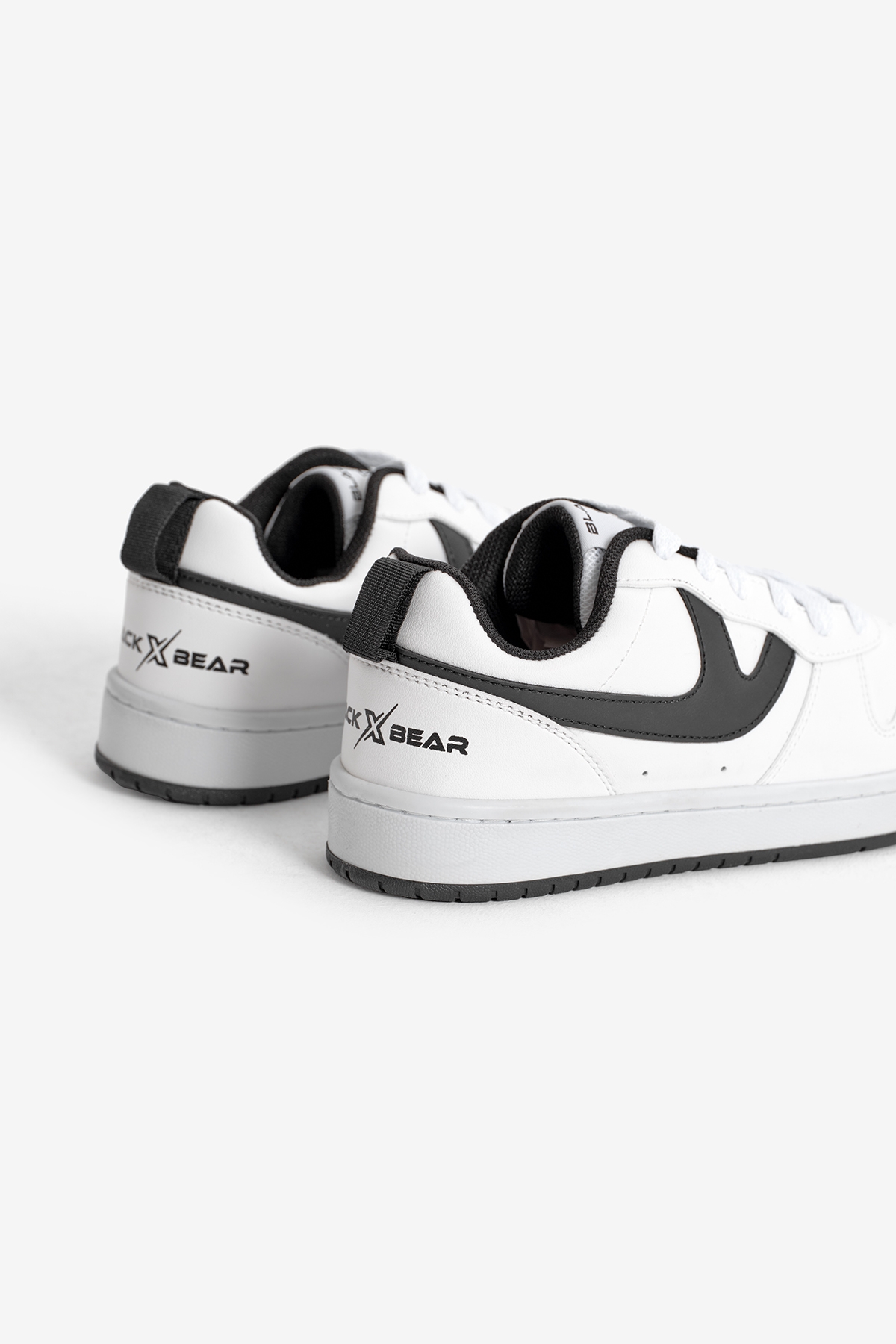 Kadın Beyaz Siyah Termo Taban Şerit Detaylı Bağcıklı Spor Ayakkabı - Görsel 5