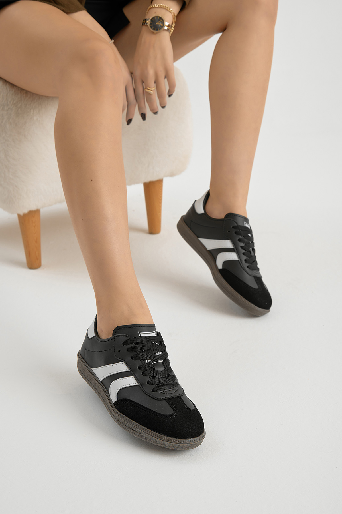 Kadın Siyah Beyaz Termo Taban Yanı Şeritli Bağcıklı Spor Ayakkabı - Görsel 2