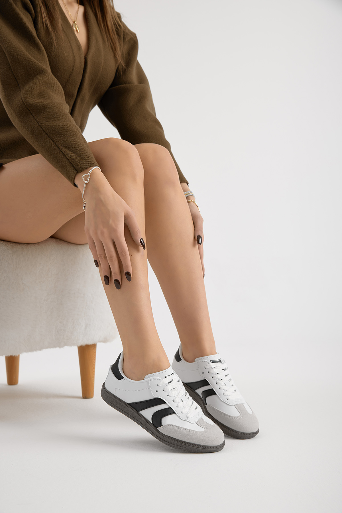 Kadın Beyaz Siyah Termo Taban Yanı Şeritli Bağcıklı Spor Ayakkabı - Görsel 3