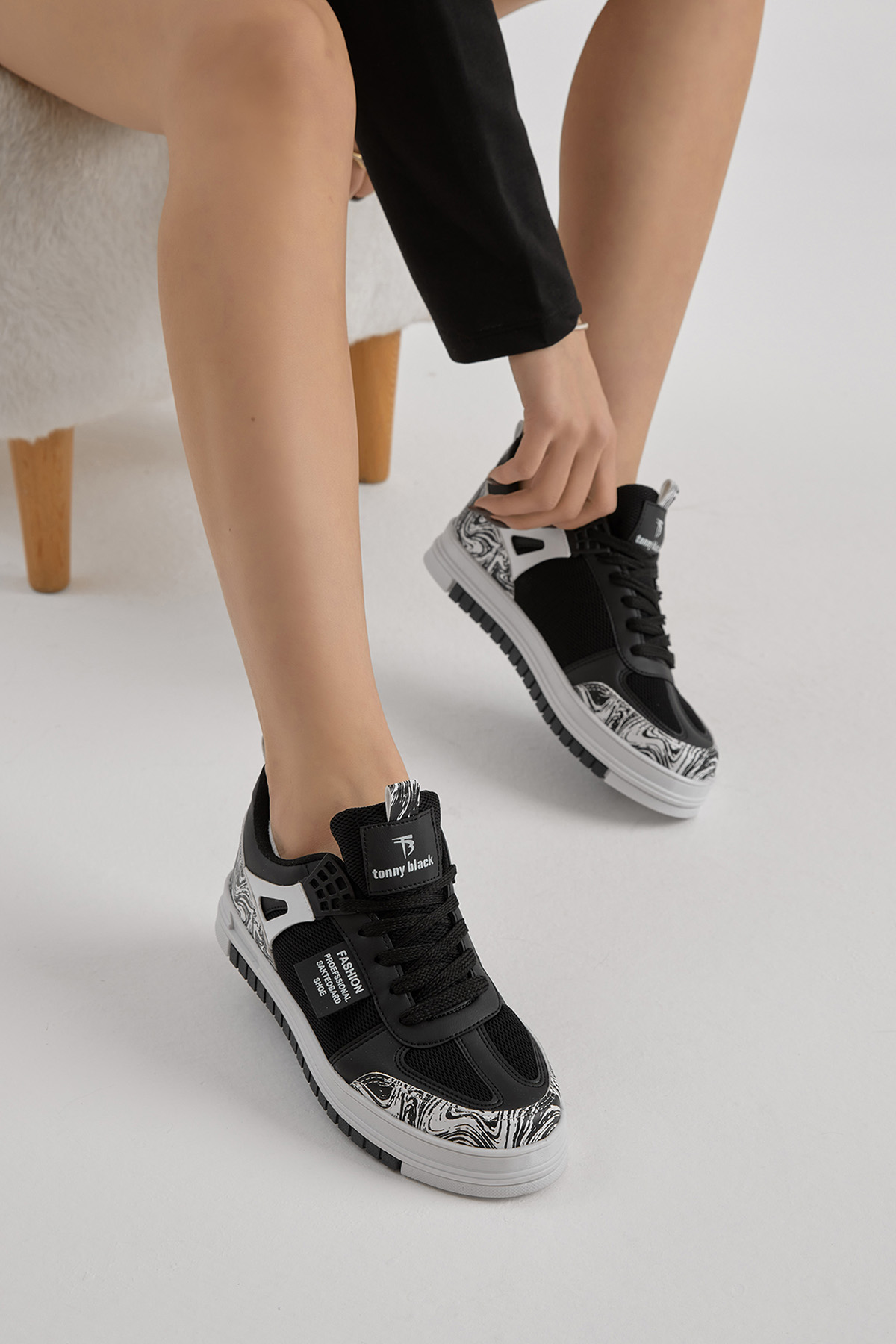 Unisex Siyah Beyaz Termo Taban Desenli Fileli Bağcıklı Spor Ayakkabı - Görsel 2