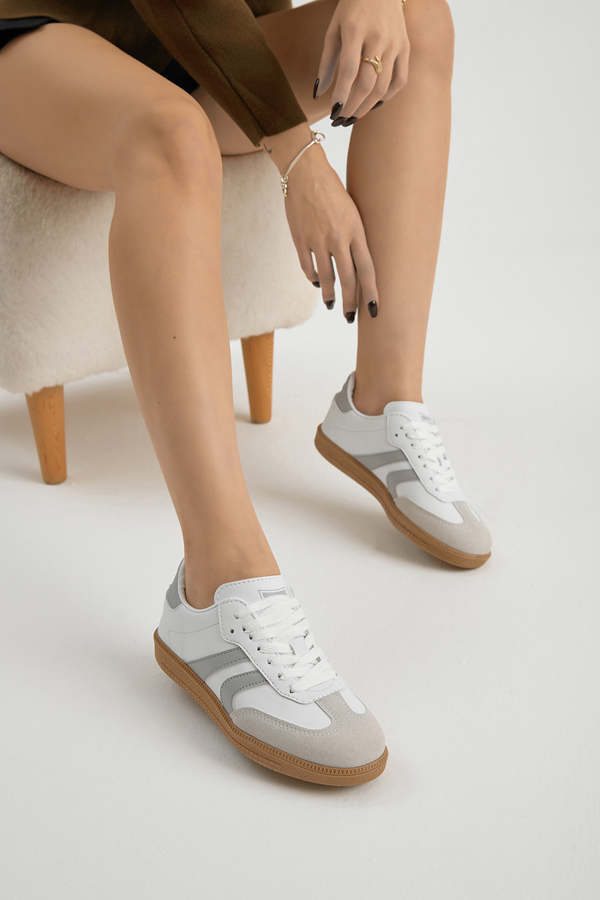 Kadın Beyaz Gri Termo Taban Yanı Şeritli Bağcıklı Spor Ayakkabı - Görsel 2