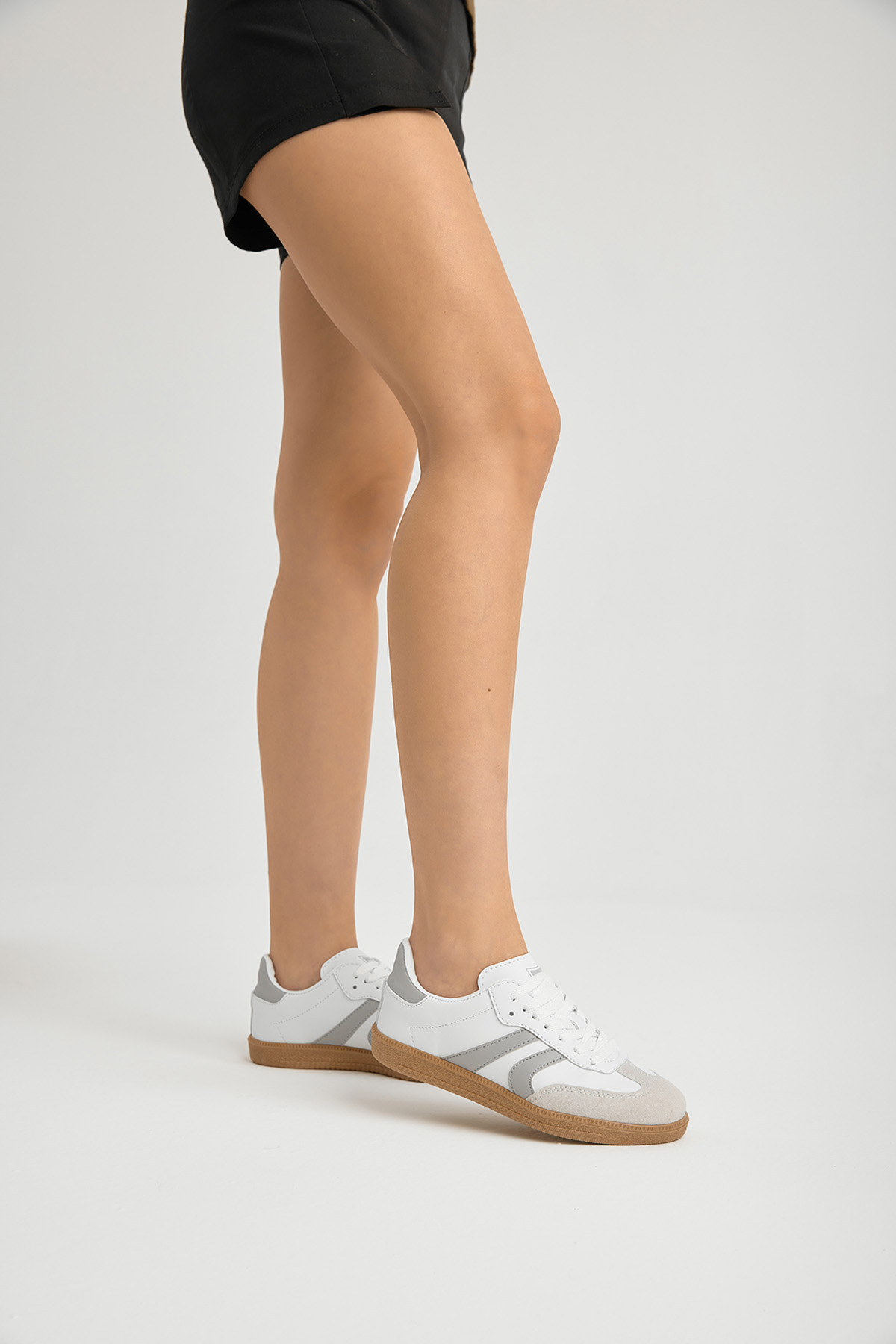 Kadın Beyaz Gri Termo Taban Yanı Şeritli Bağcıklı Spor Ayakkabı - Görsel 4