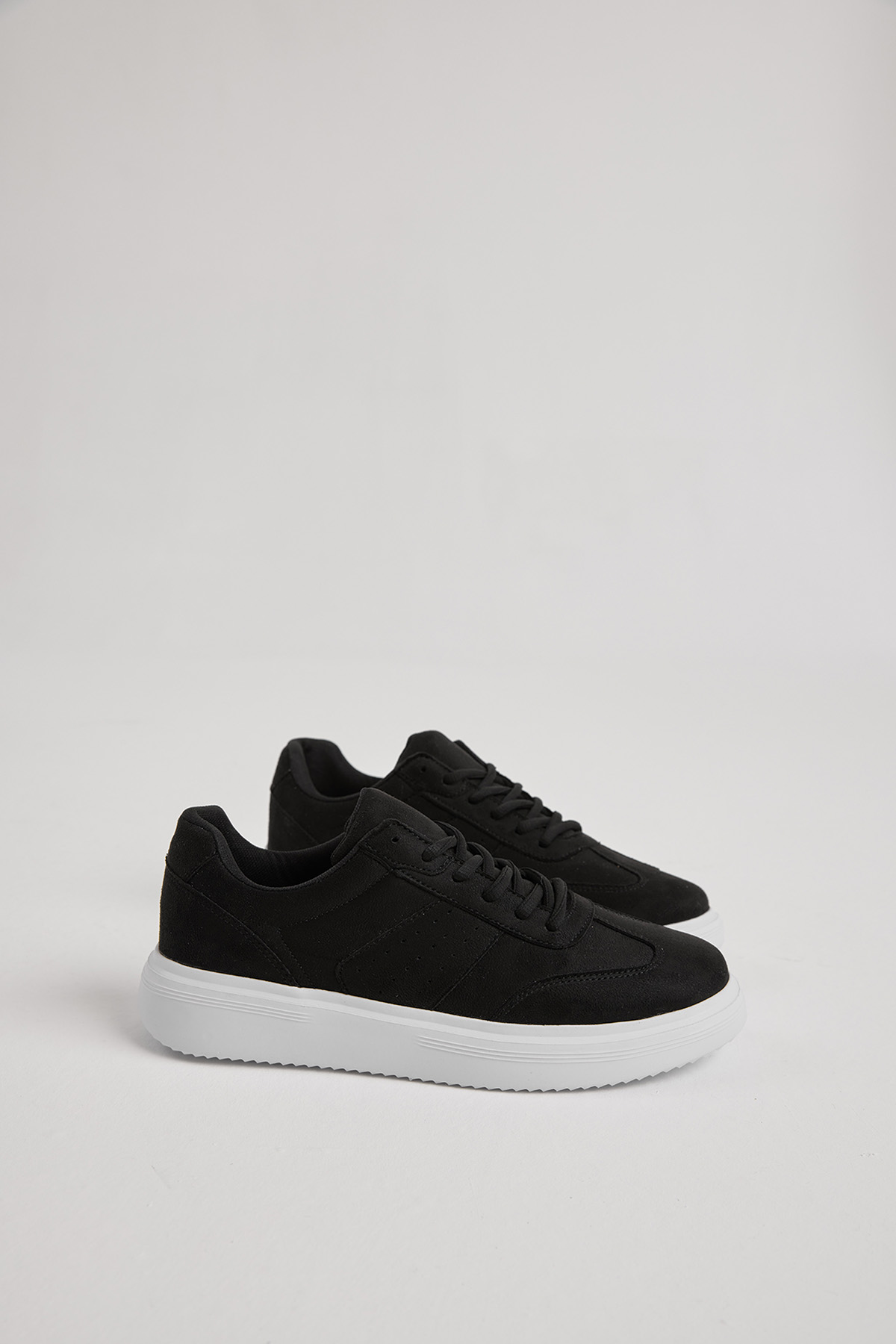 Erkek Siyah Beyaz Kalın Faylon Hafif Taban Bağcıklı Spor Ayakkabı - Görsel 3