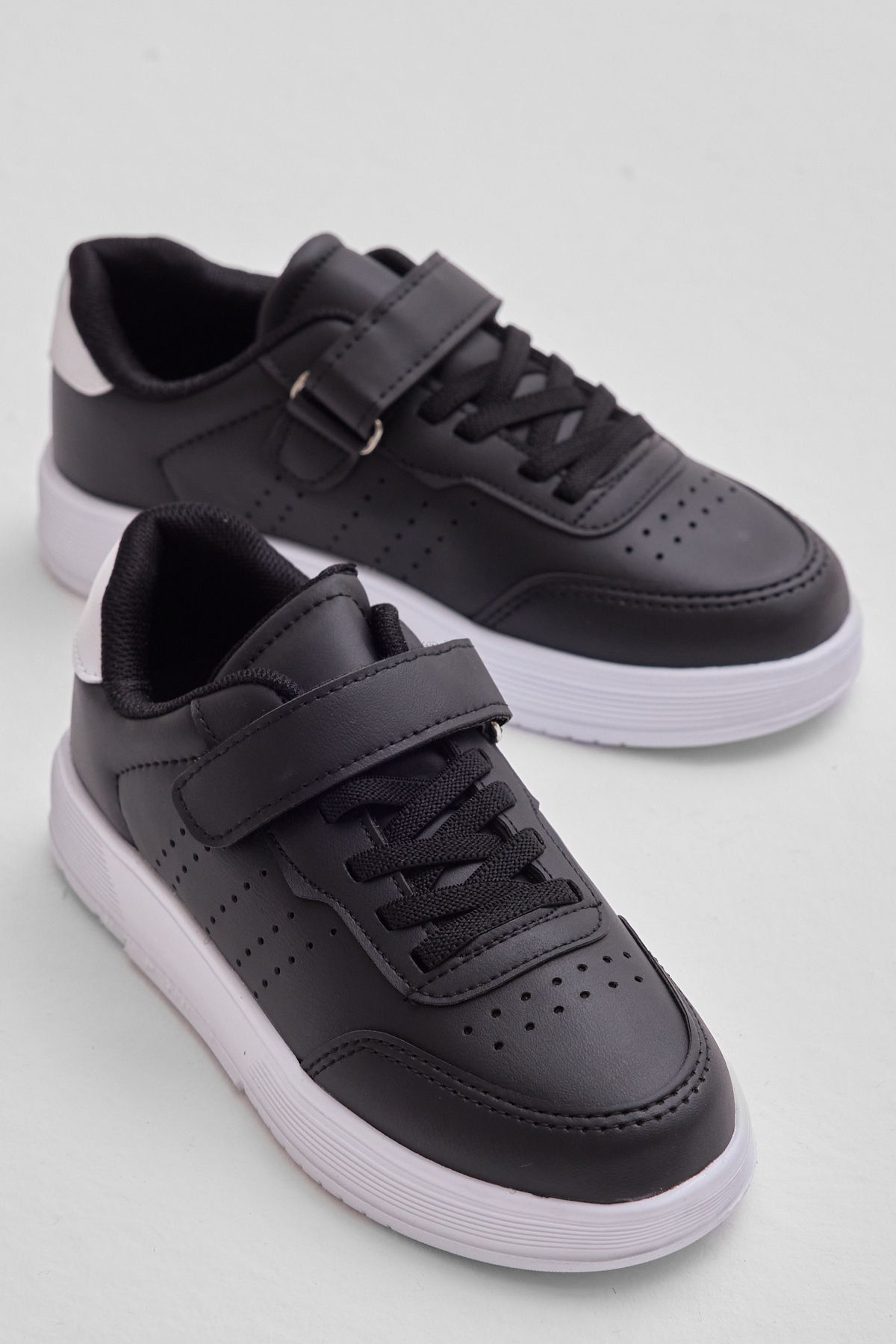 Çocuk Unisex Siyah Beyaz Faylon Hafif Taban Bağcıklı Günlük Spor Ayakkabı - Görsel 3
