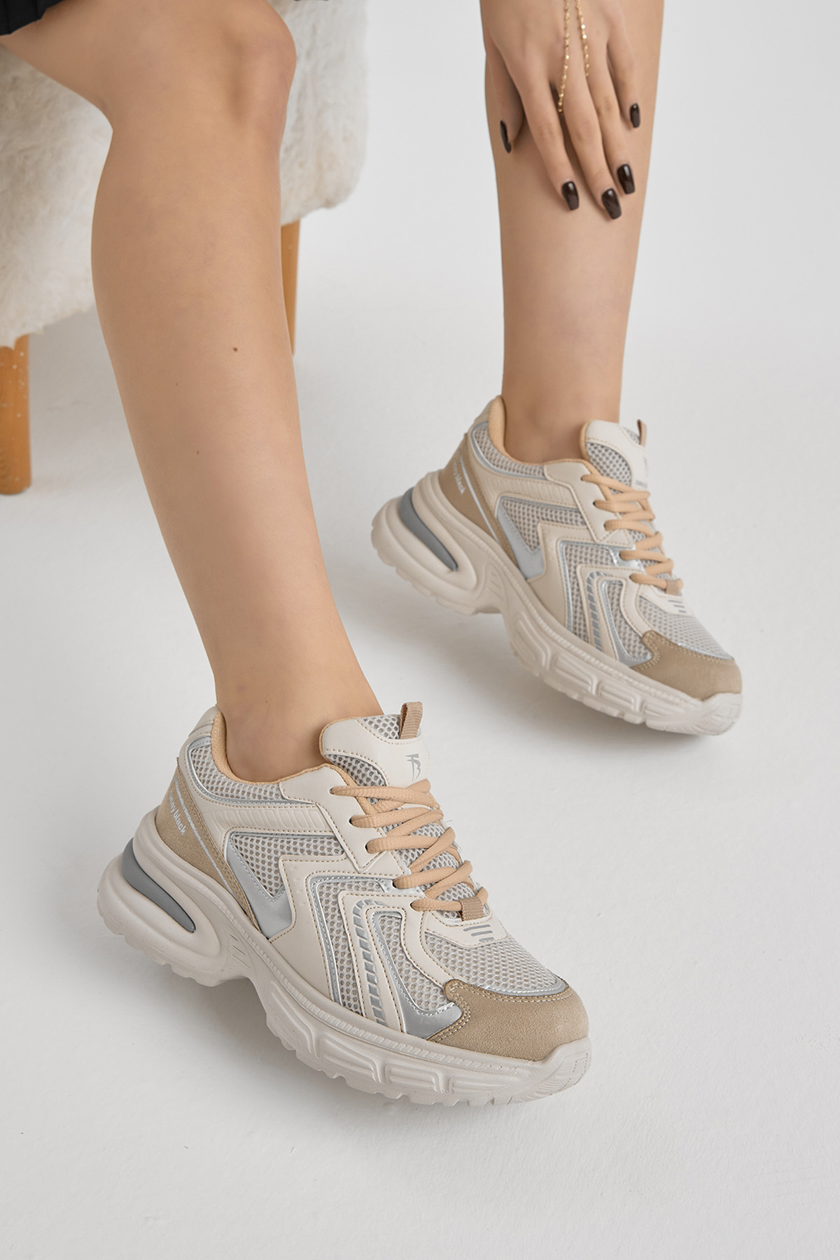 Kadın Bej Kalın Hafif Faylon Taban File Detaylı Bağcıklı Spor Ayakkabı - Görsel 2