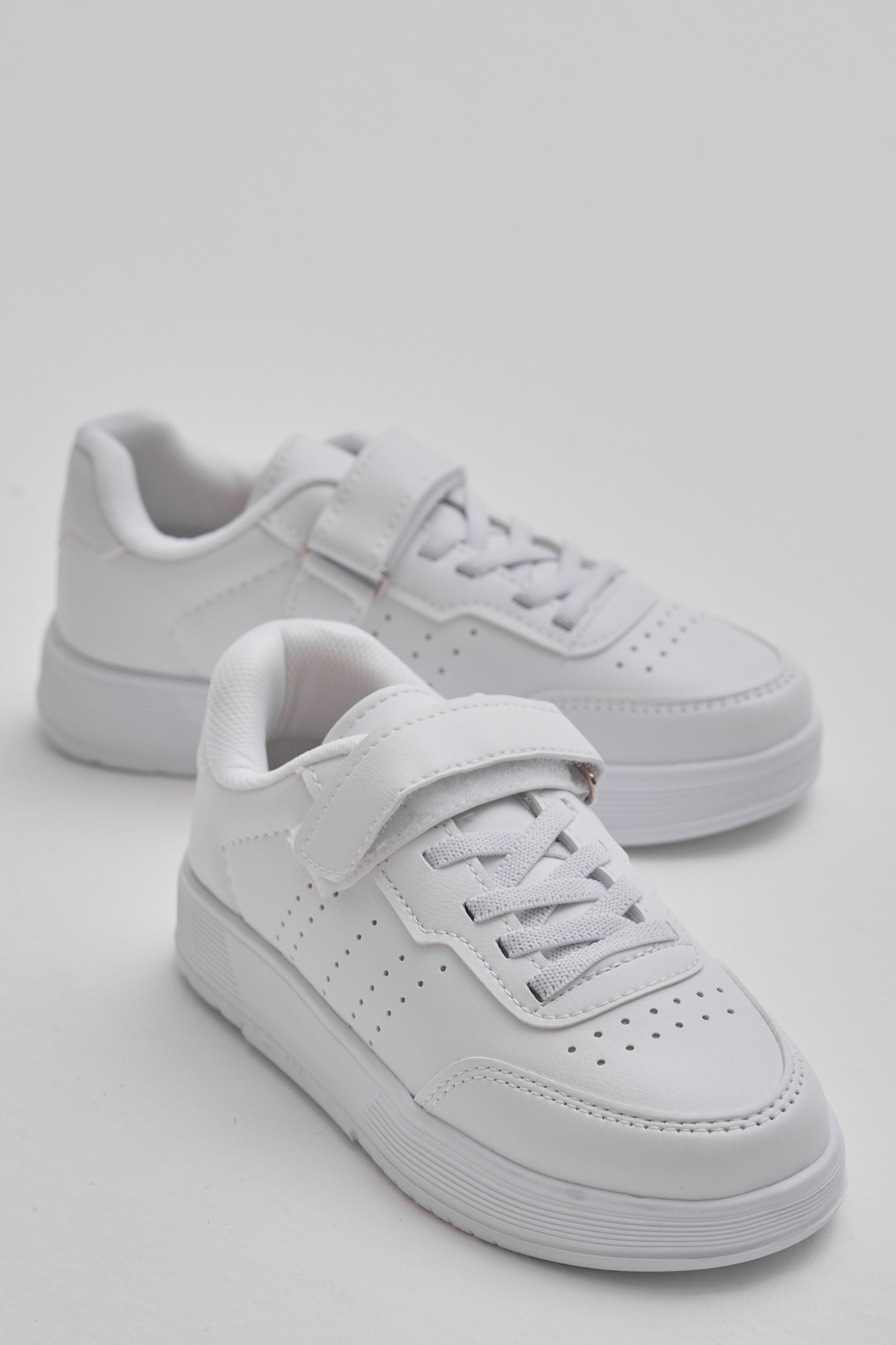 Çocuk Unisex Beyaz Faylon Hafif Taban Bağcıklı Günlük Spor Ayakkabı - Görsel 3