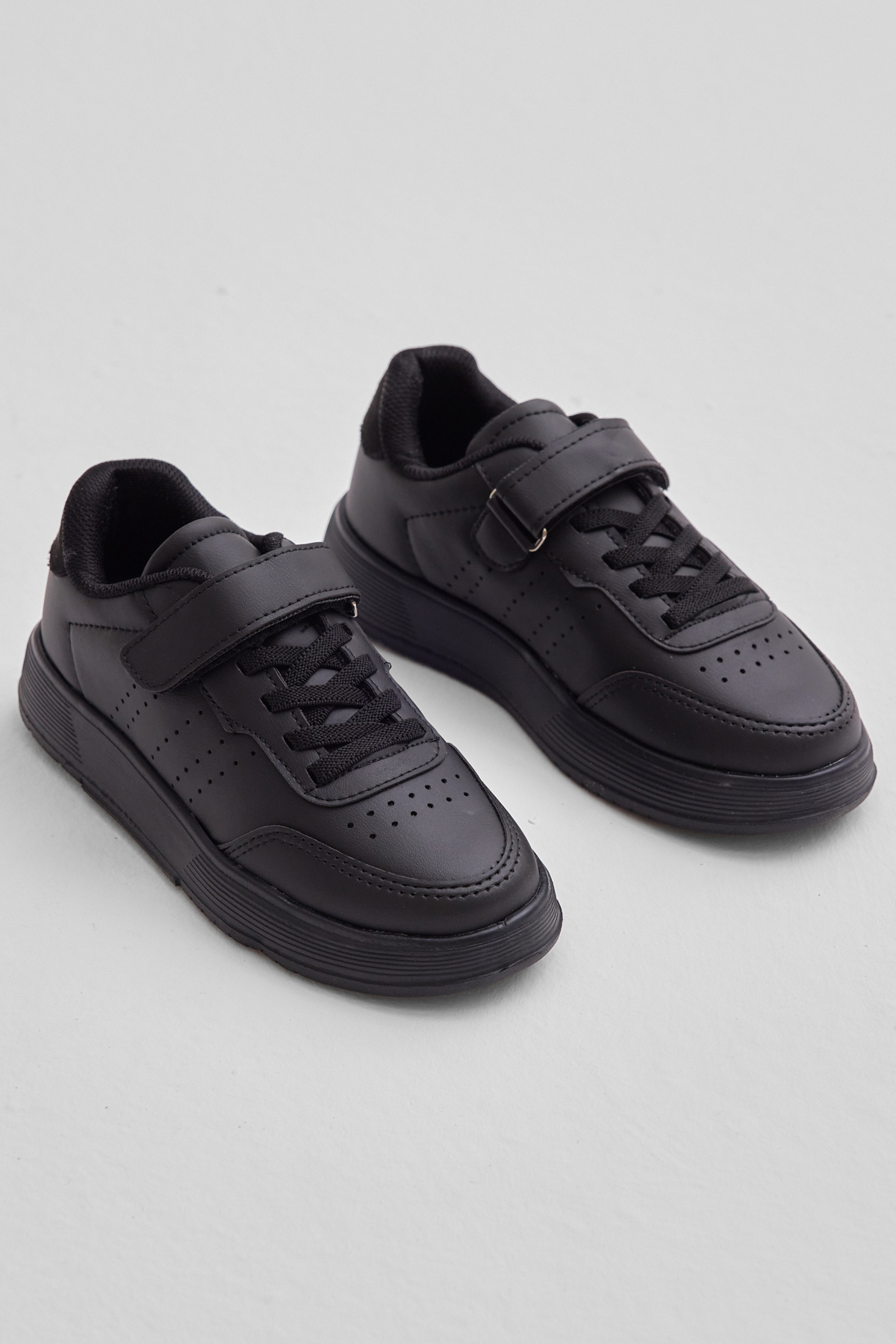Çocuk Unisex Siyah Faylon Hafif Taban Bağcıklı Günlük Spor Ayakkabı - Görsel 4