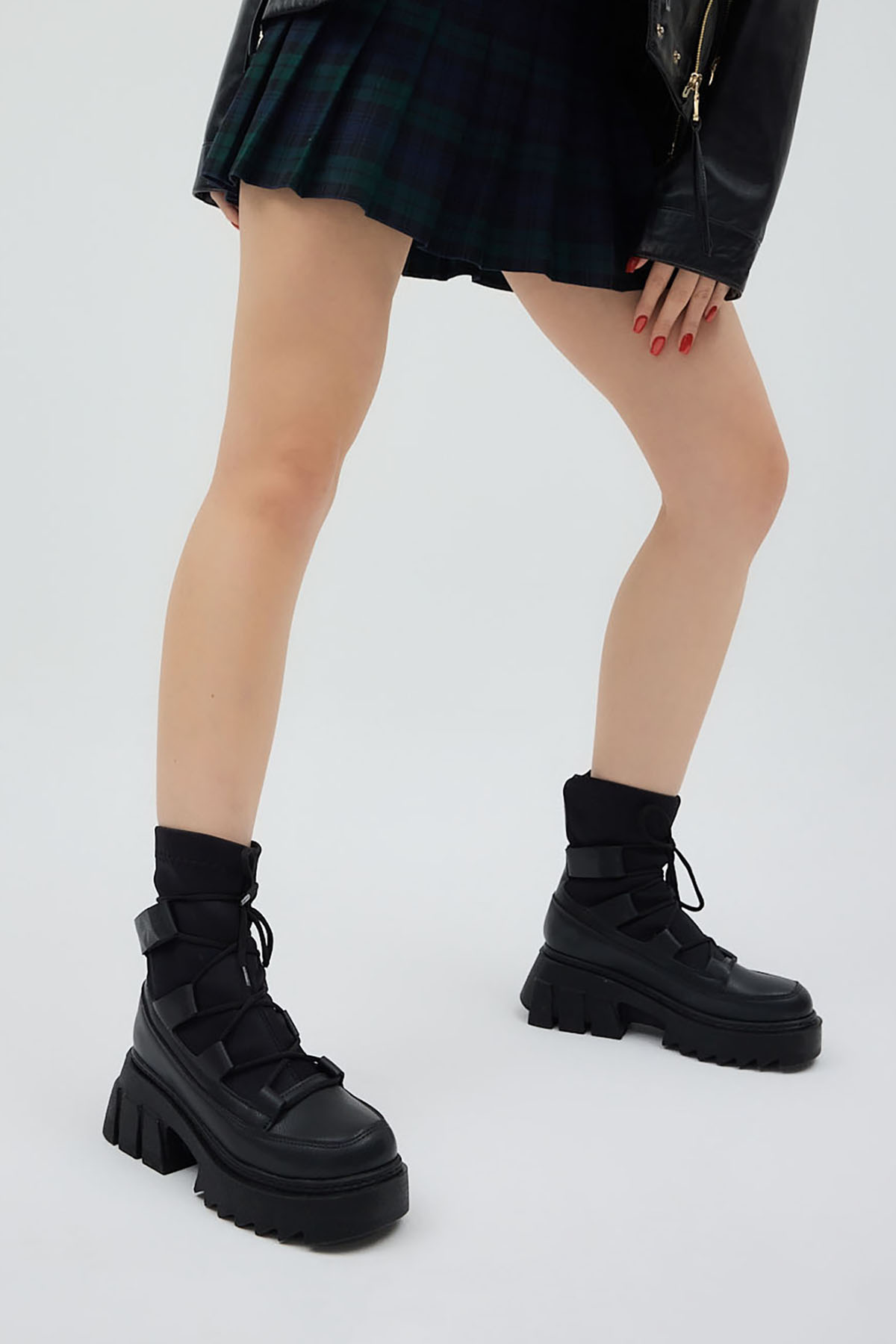 Kadın Siyah Kalın Platform Poli Taban Streç Bağcıklı Bot - Görsel 2