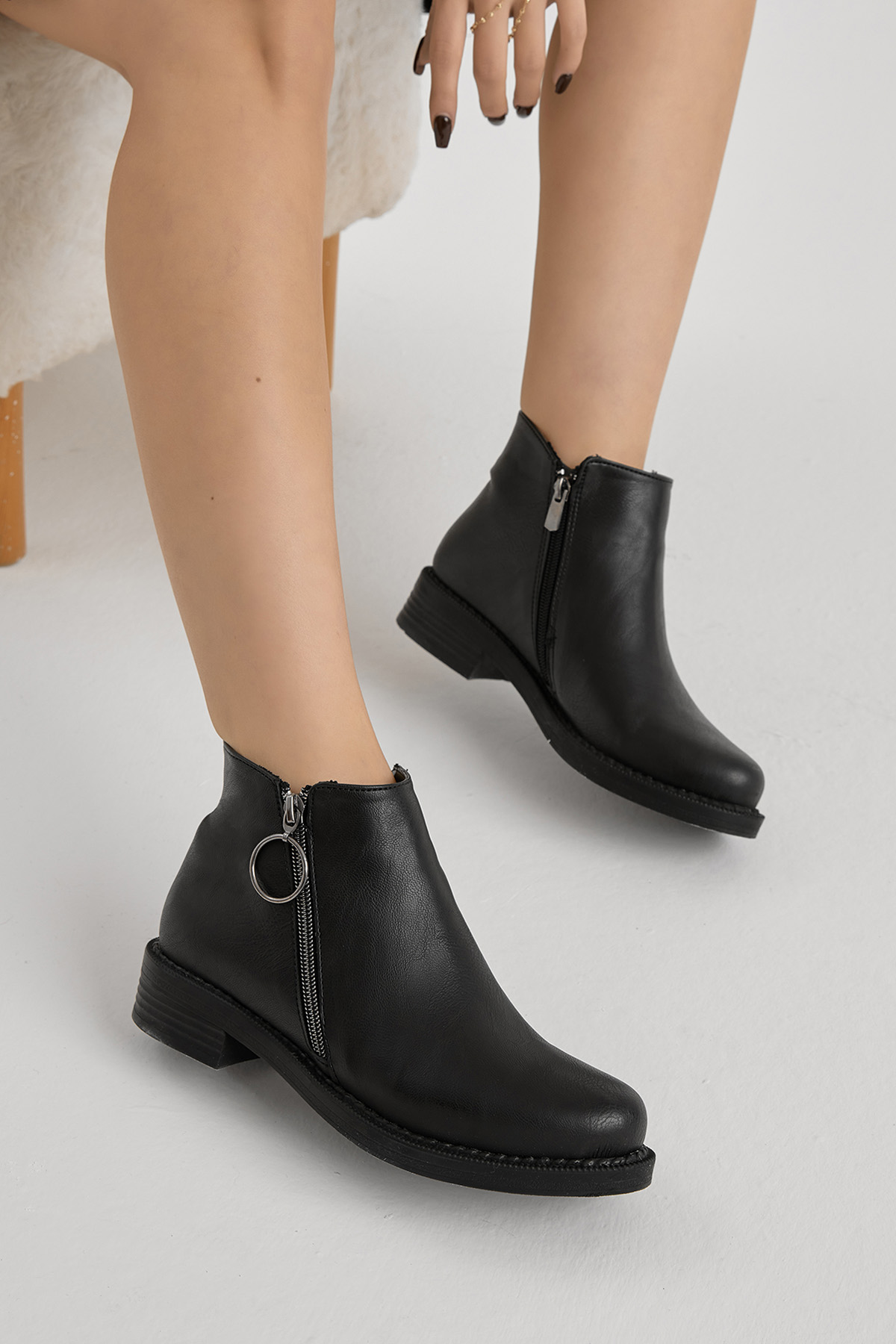 Kadın Siyah Cilt Kalın Termo Taban Yanı Fermuar Detaylı Bot - Görsel 2
