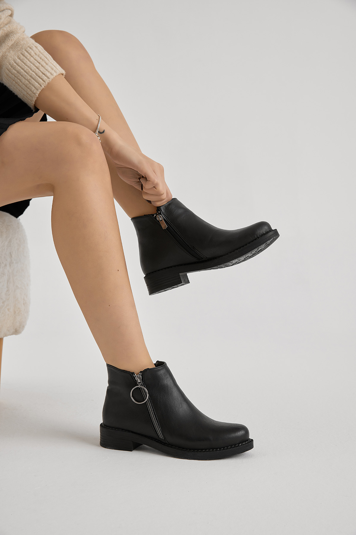 Kadın Siyah Cilt Kalın Termo Taban Yanı Fermuar Detaylı Bot - Görsel 3