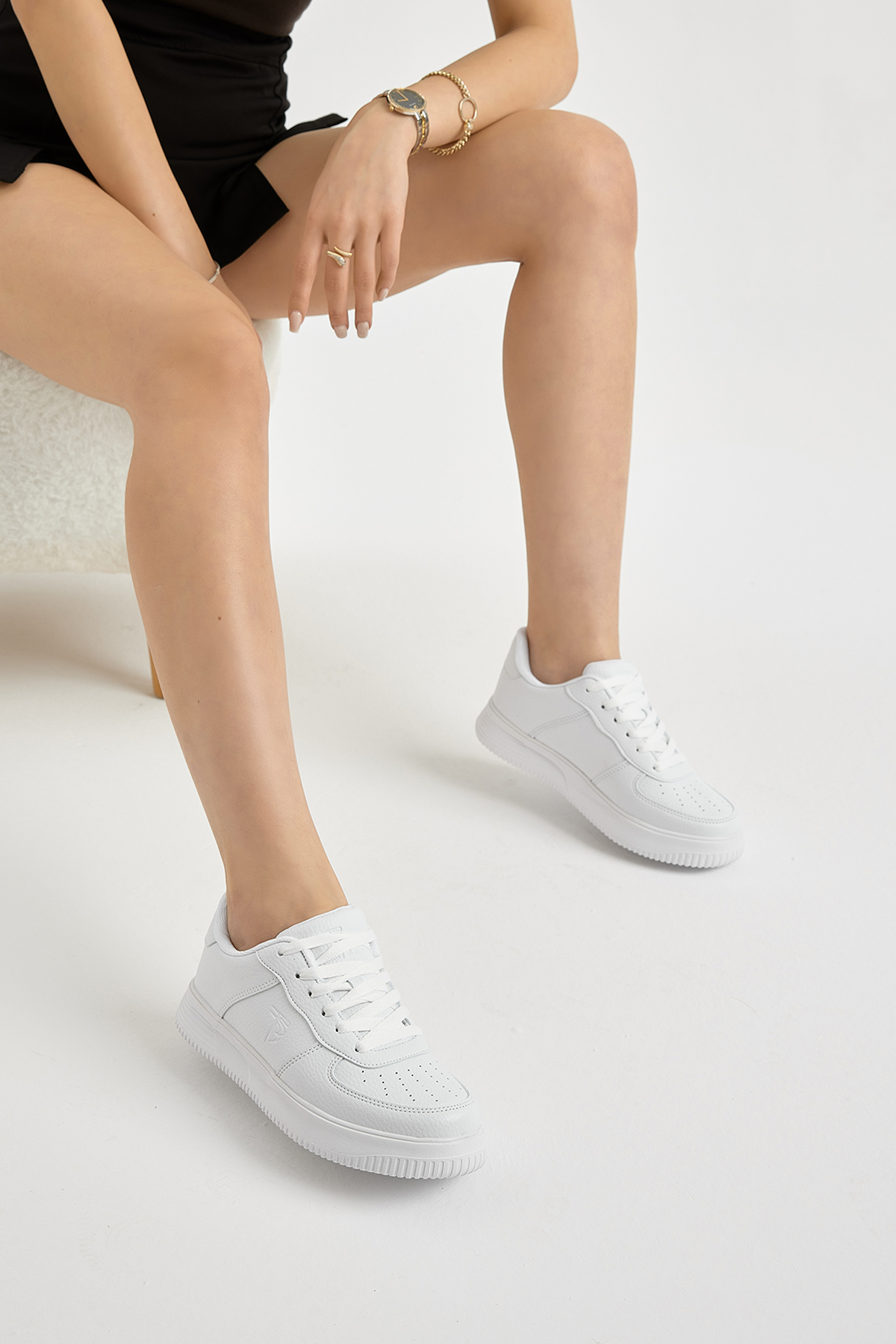 Kadın Beyaz Kalın Faylon Taban Düz Desenli Bağcıklı Spor Ayakkabı - Görsel 3