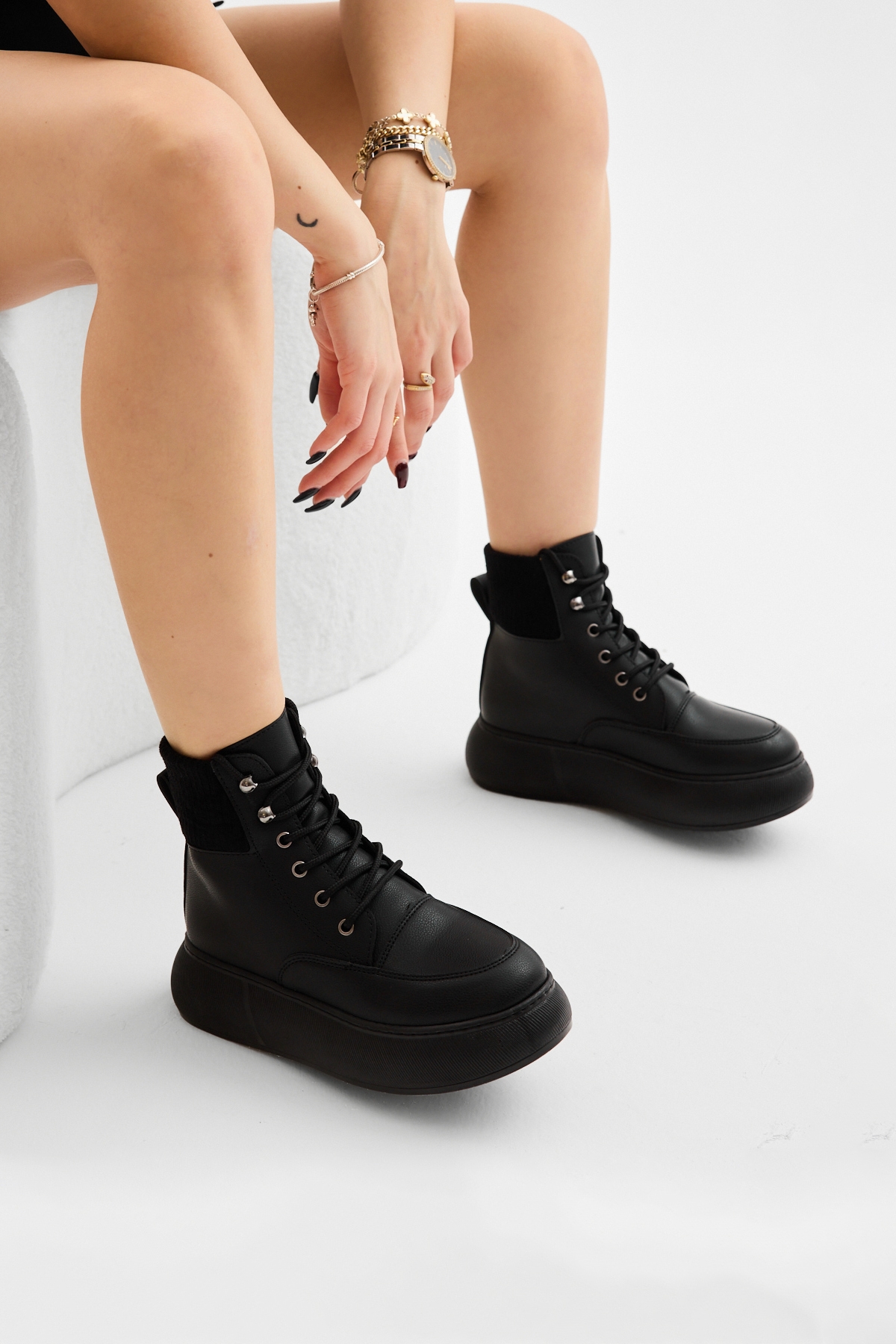 Kadın Siyah Cilt Kalın Poli Taban Lastik Boğazlı Bağcıklı Günlük Bot - Görsel 2