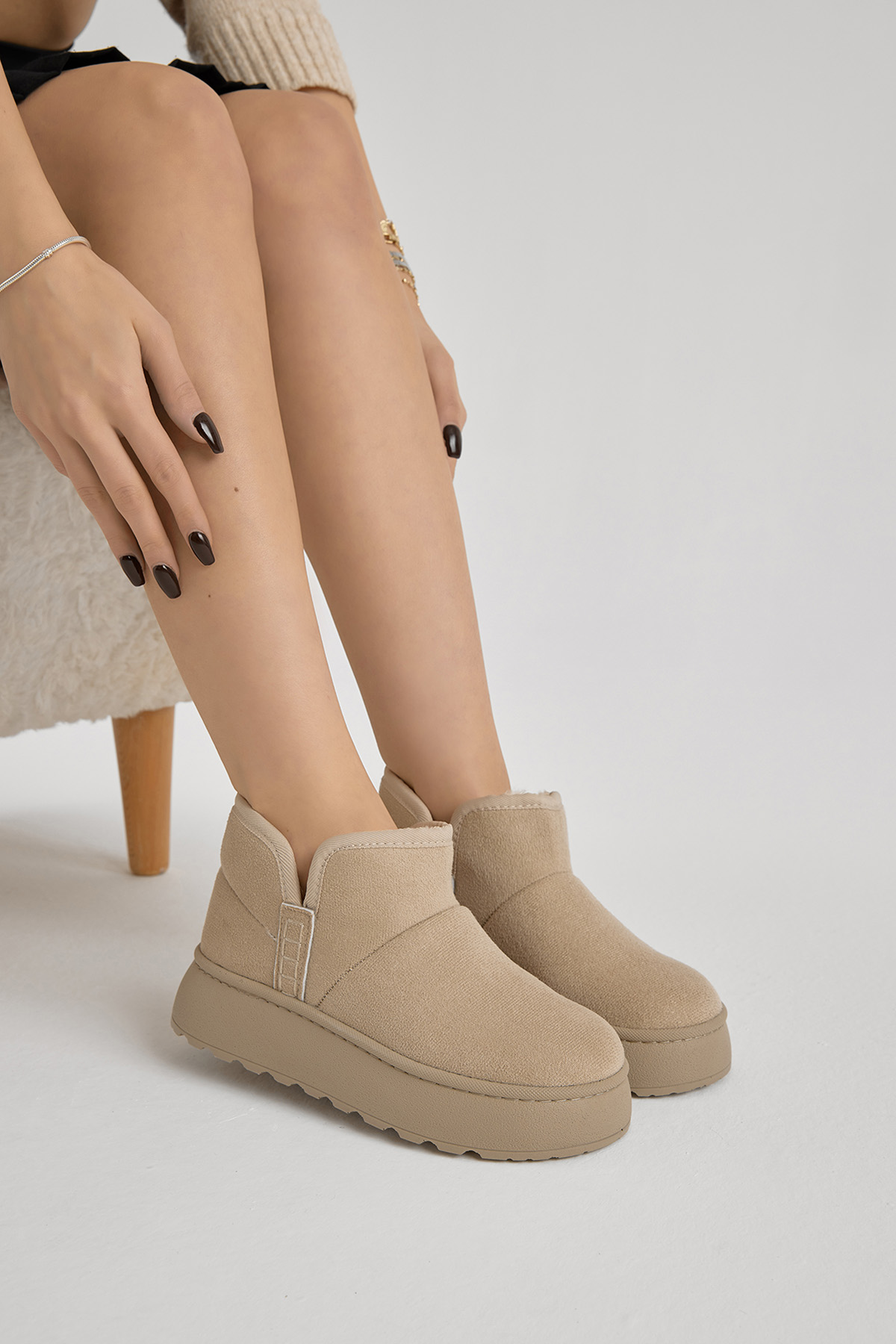 Kadın Bej Kalın Poli Taban İçi Astarlı Süet Görünümlü Günlük Bot - Görsel 3
