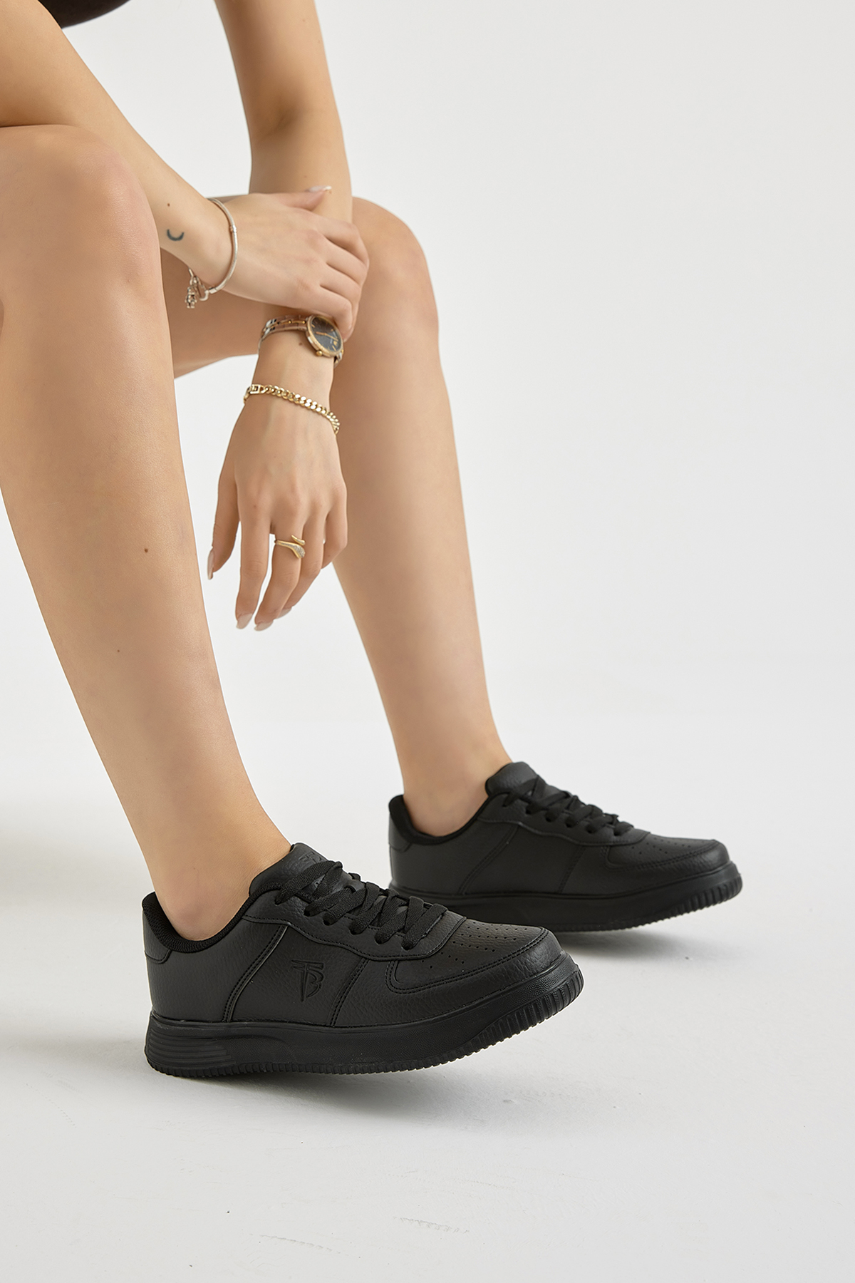 Kadın Siyah Kalın Faylon Taban Düz Desenli Bağcıklı Spor Ayakkabı - Görsel 2