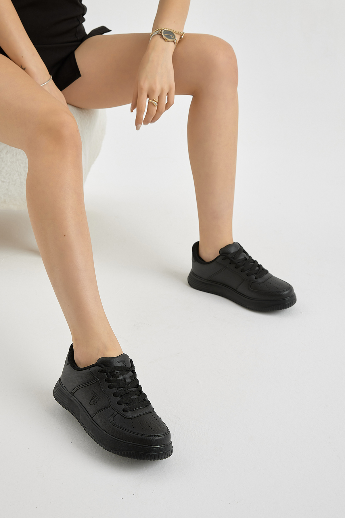 Kadın Siyah Kalın Faylon Taban Düz Desenli Bağcıklı Spor Ayakkabı - Görsel 4