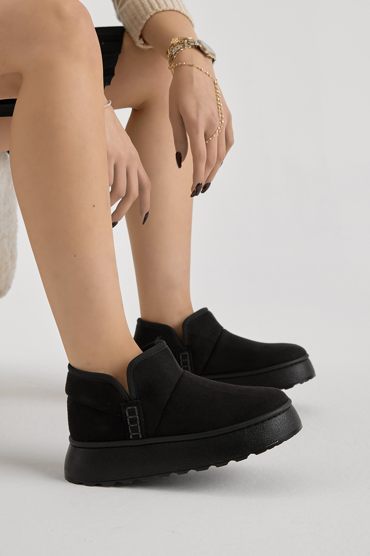 Kadın Siyah Kalın Poli Taban İçi Astarlı Süet Görünümlü Günlük Bot - Görsel 2