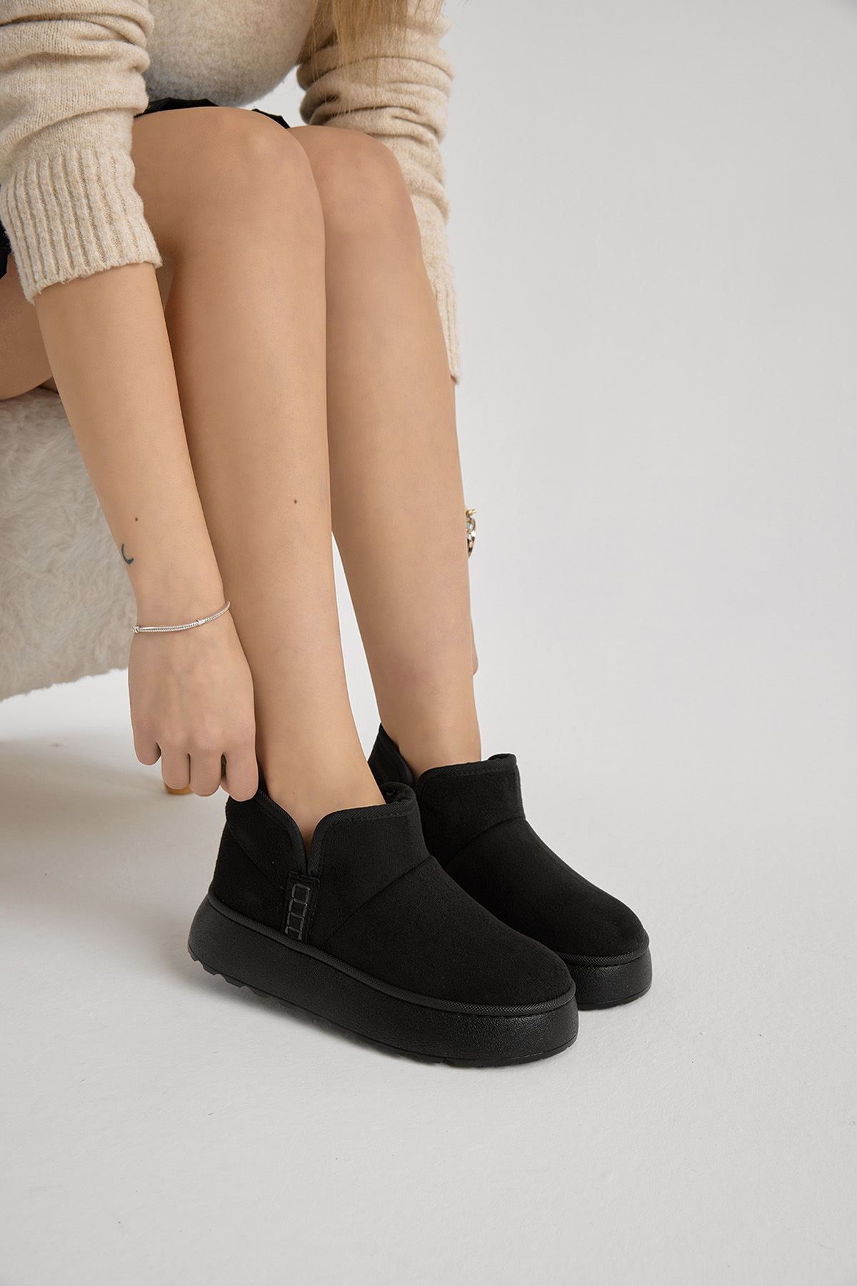 Kadın Siyah Kalın Poli Taban İçi Astarlı Süet Görünümlü Günlük Bot - Görsel 3