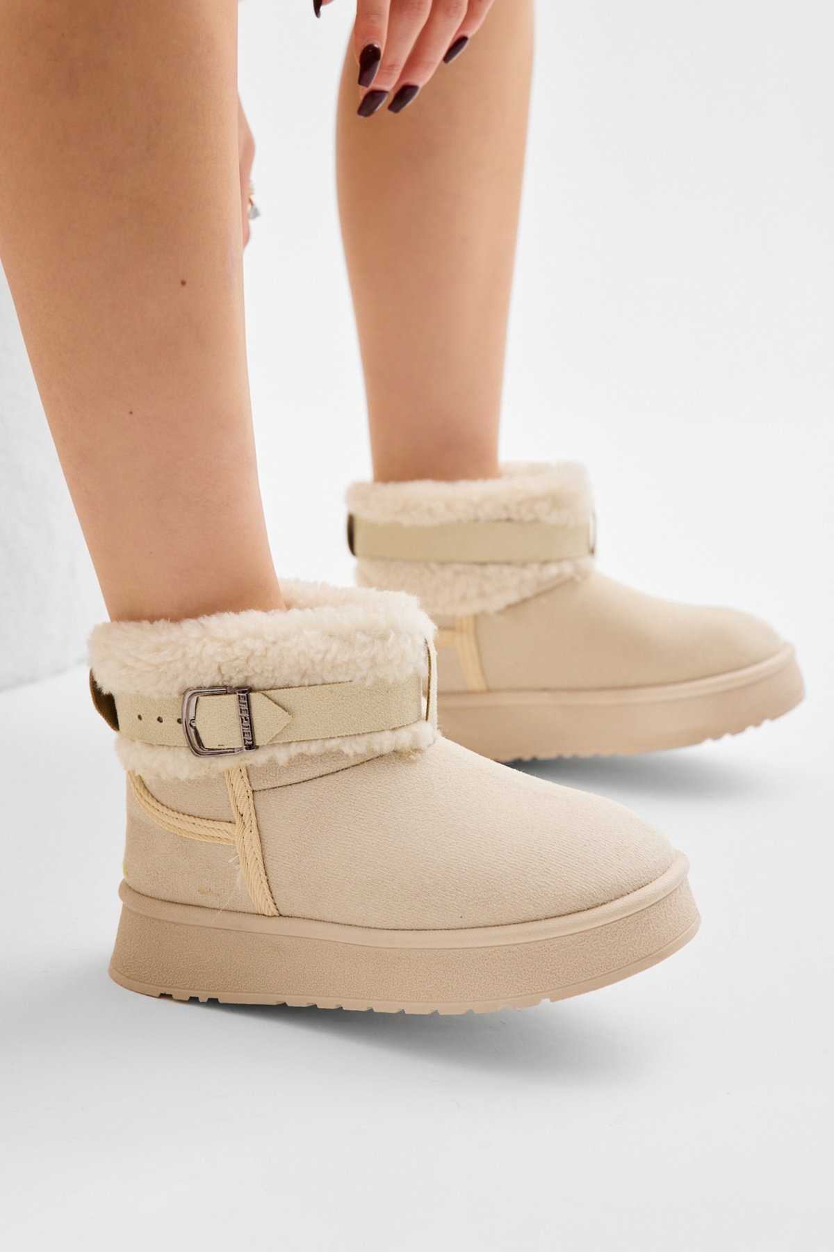 Kadın Bej Kalın Poli Taban Kürk Detaylı Süet Görünümlü Günlük Bot - Görsel 2