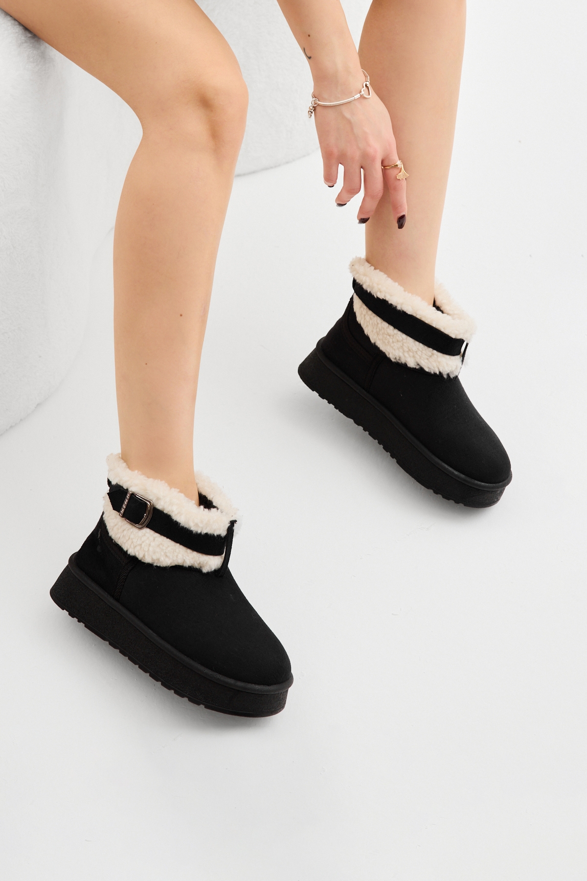 Kadın Siyah Kalın Poli Taban Kürk Detaylı Süet Görünümlü Günlük Bot - Görsel 2