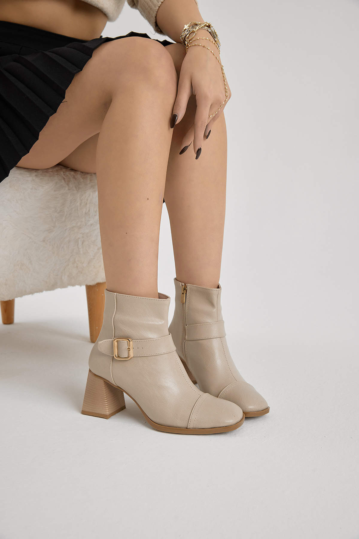 Kadın Bej Cilt TPU Taban Kemer Toka Detaylı Fermuarlı Topuklu Bot - Görsel 2