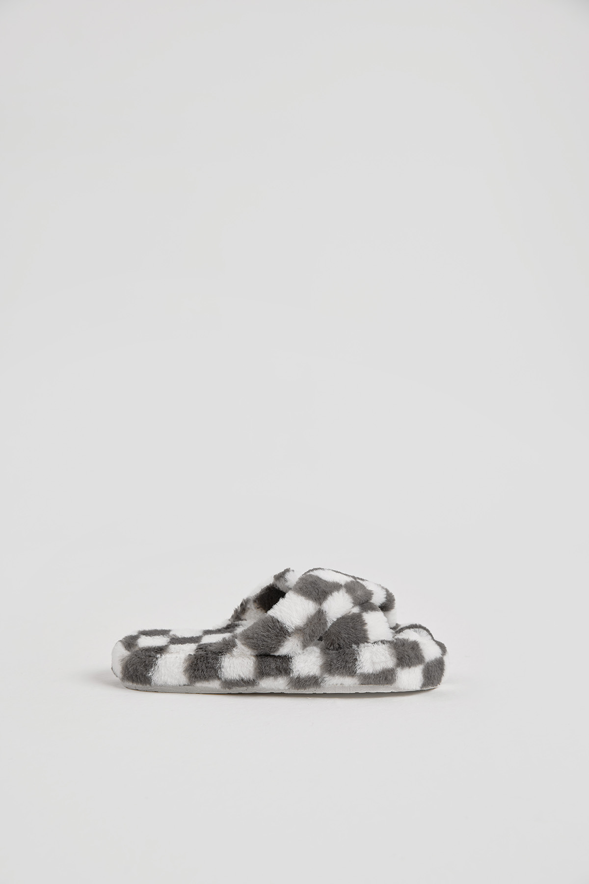 Kadın Füme Kroko Desenli Çapraz Peluş Ev Terliği - Görsel 3