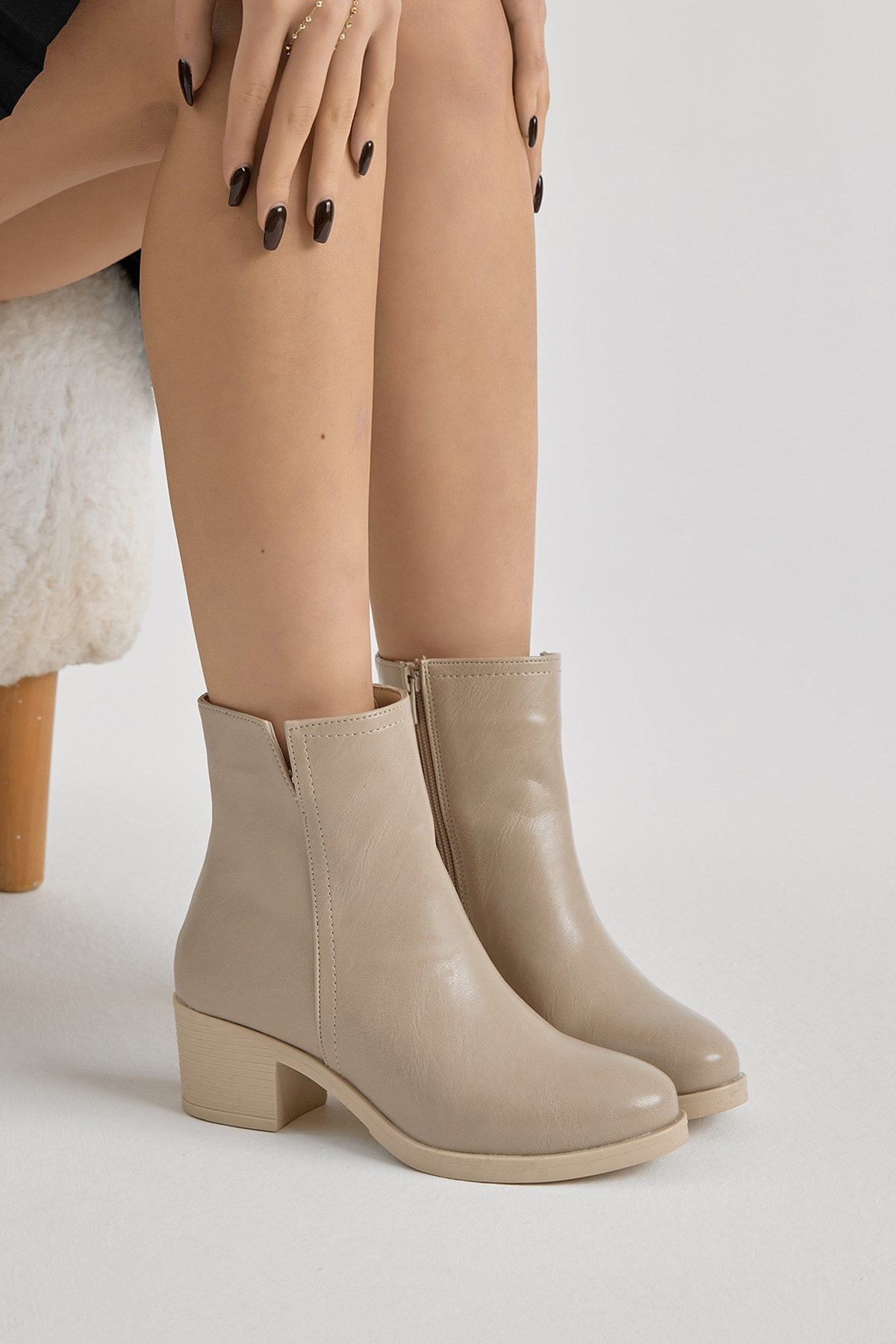 Kadın Bej Cilt Termo Taban Fermuarlı Topuklu Bot - Görsel 2