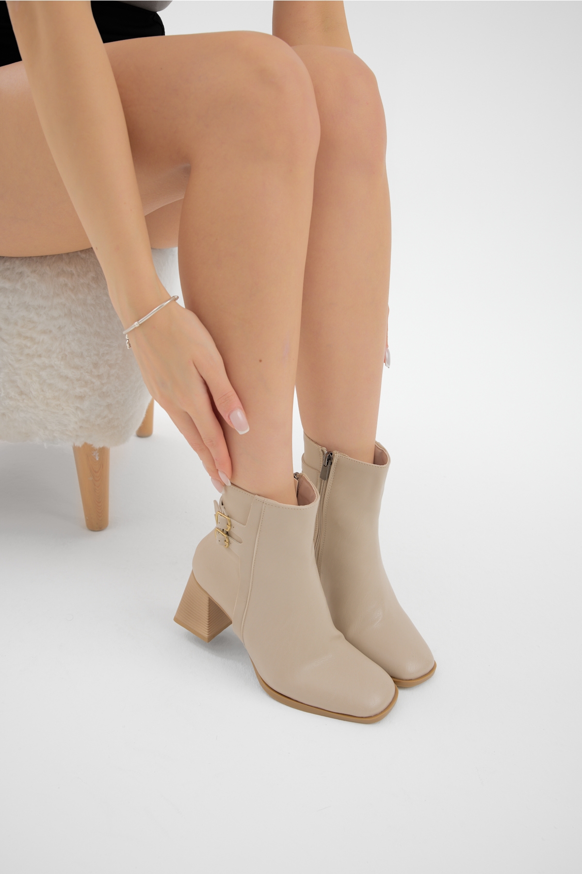 Kadın Bej TPU Taban Çift Tokalı Fermuarlı Topuklu Bot - Görsel 4