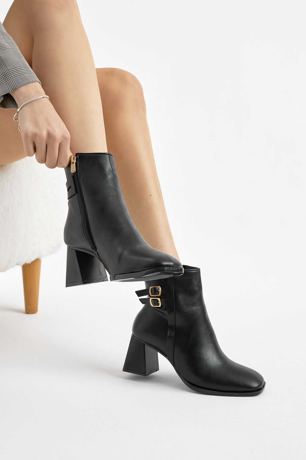 Kadın Siyah TPU Taban Çift Tokalı Fermuarlı Topuklu Bot - Görsel 4