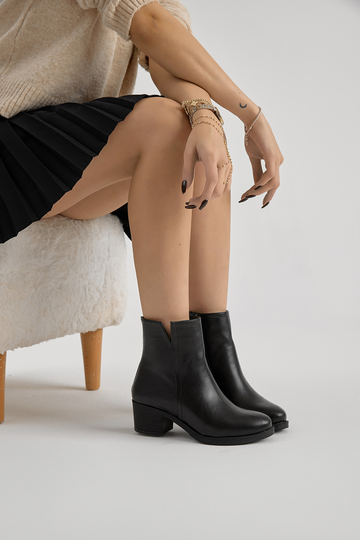 Kadın Siyah Cilt Termo Taban Fermuarlı Topuklu Bot - Görsel 3