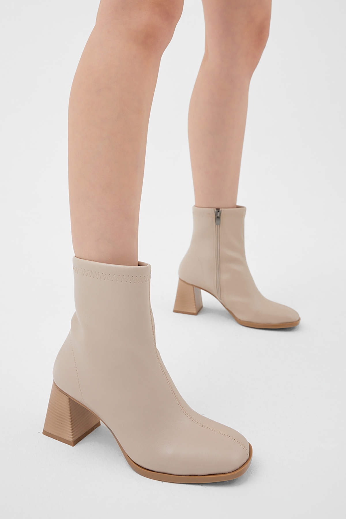 Kadın Bej Cilt TPU Taban Düz Desen Fermuarlı Kalın Topuklu Bot - Görsel 2