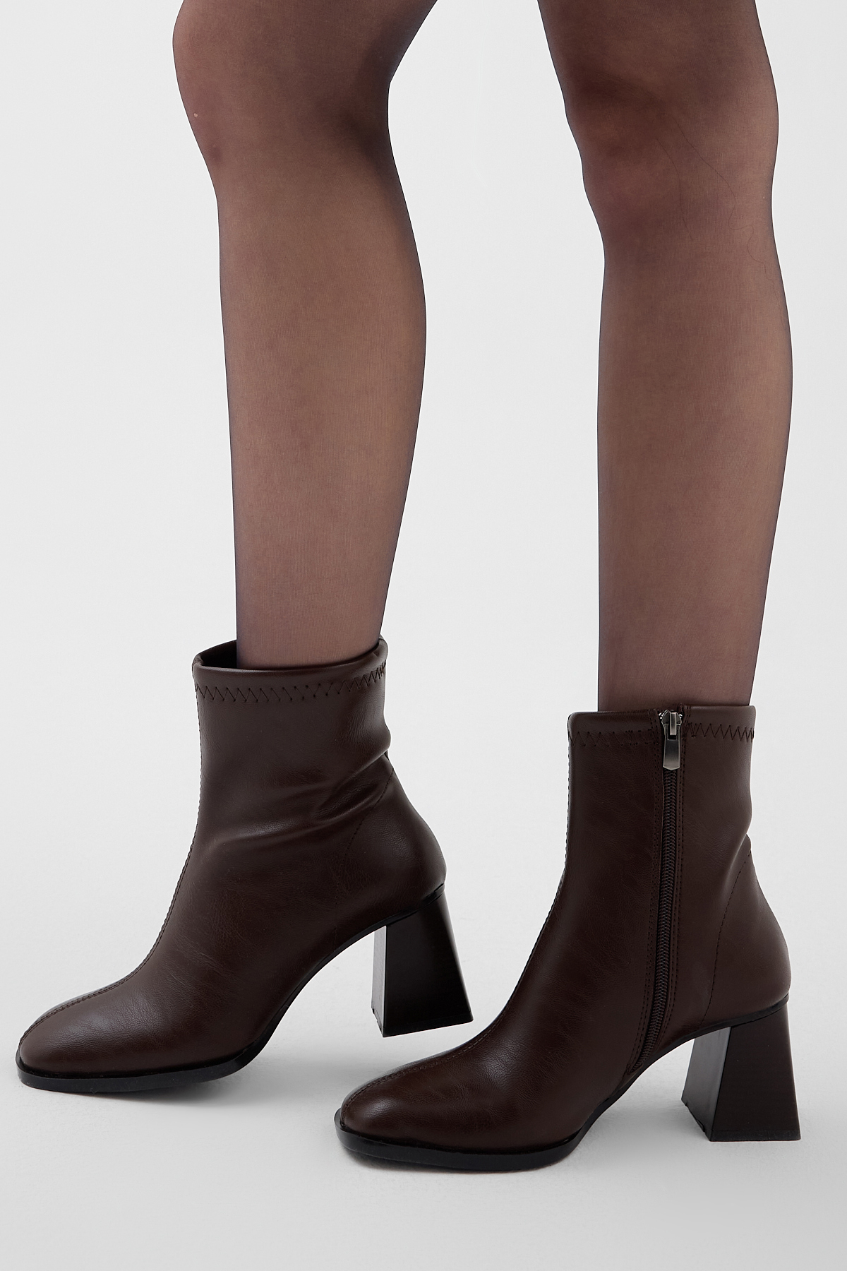 Kadın Kahve Cilt TPU Taban Düz Desen Fermuarlı Kalın Topuklu Bot - Görsel 5