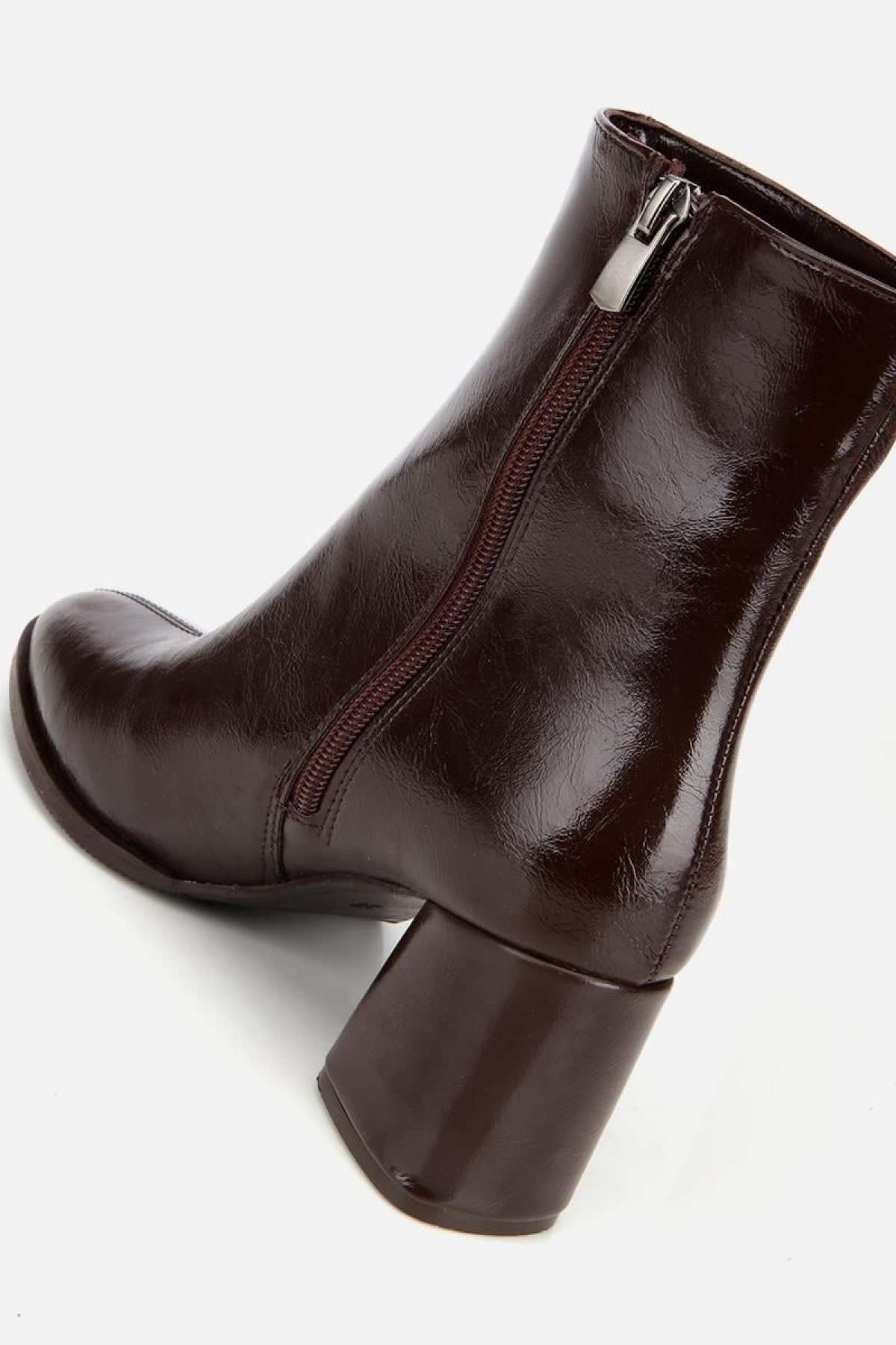 Kadın Rugan Kahverengi Fermuarlı Kalın Topuklu Bot - Görsel 7