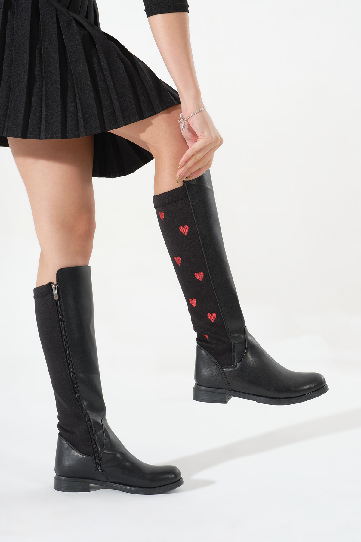 Kadın Siyah Termo Taban Arkası Strec Kalpli Fermuarlı Çizme - Görsel 4